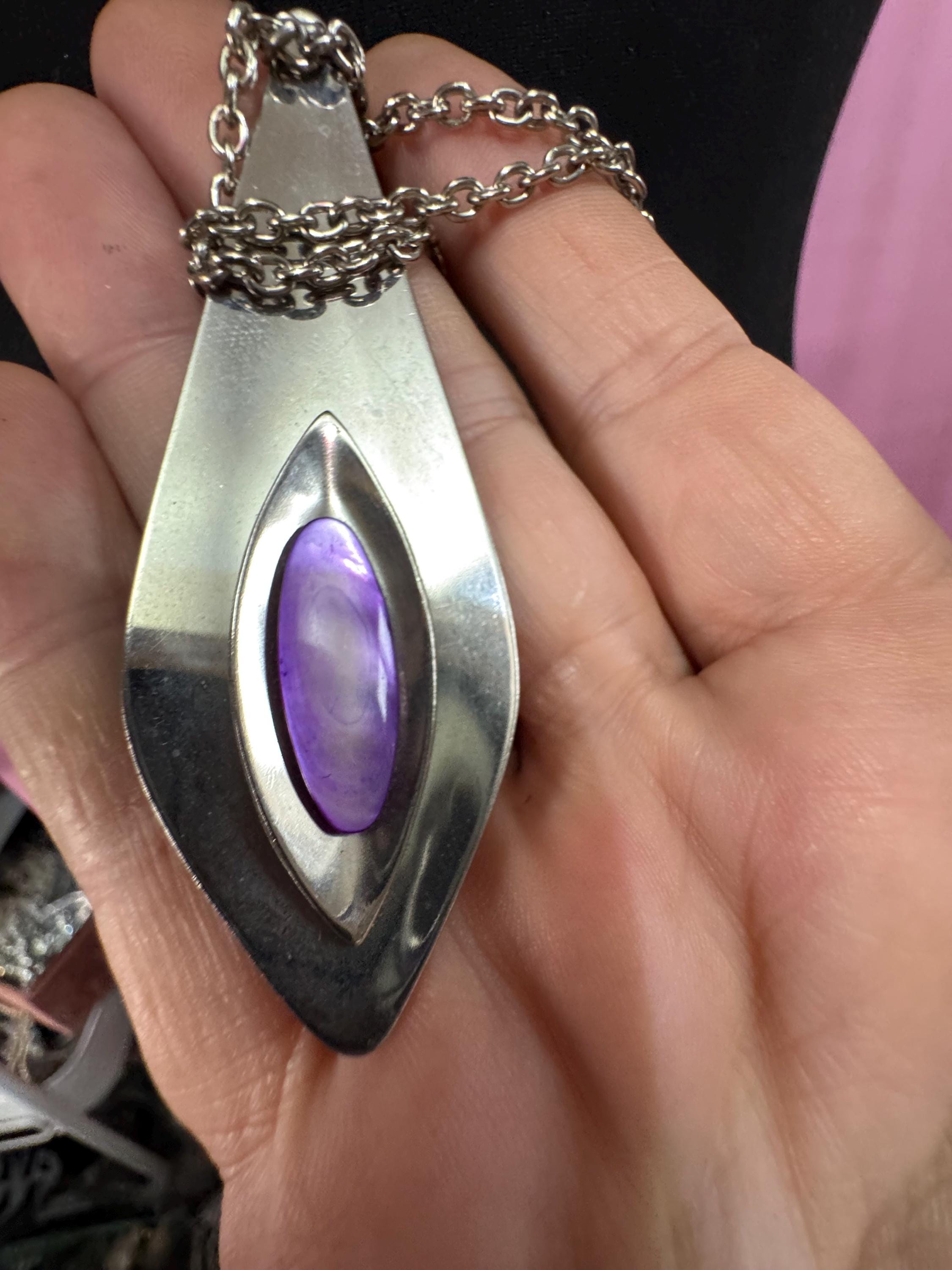 Signed stainless steel purple shell cabochon pendant necklace, Vintage 1970s