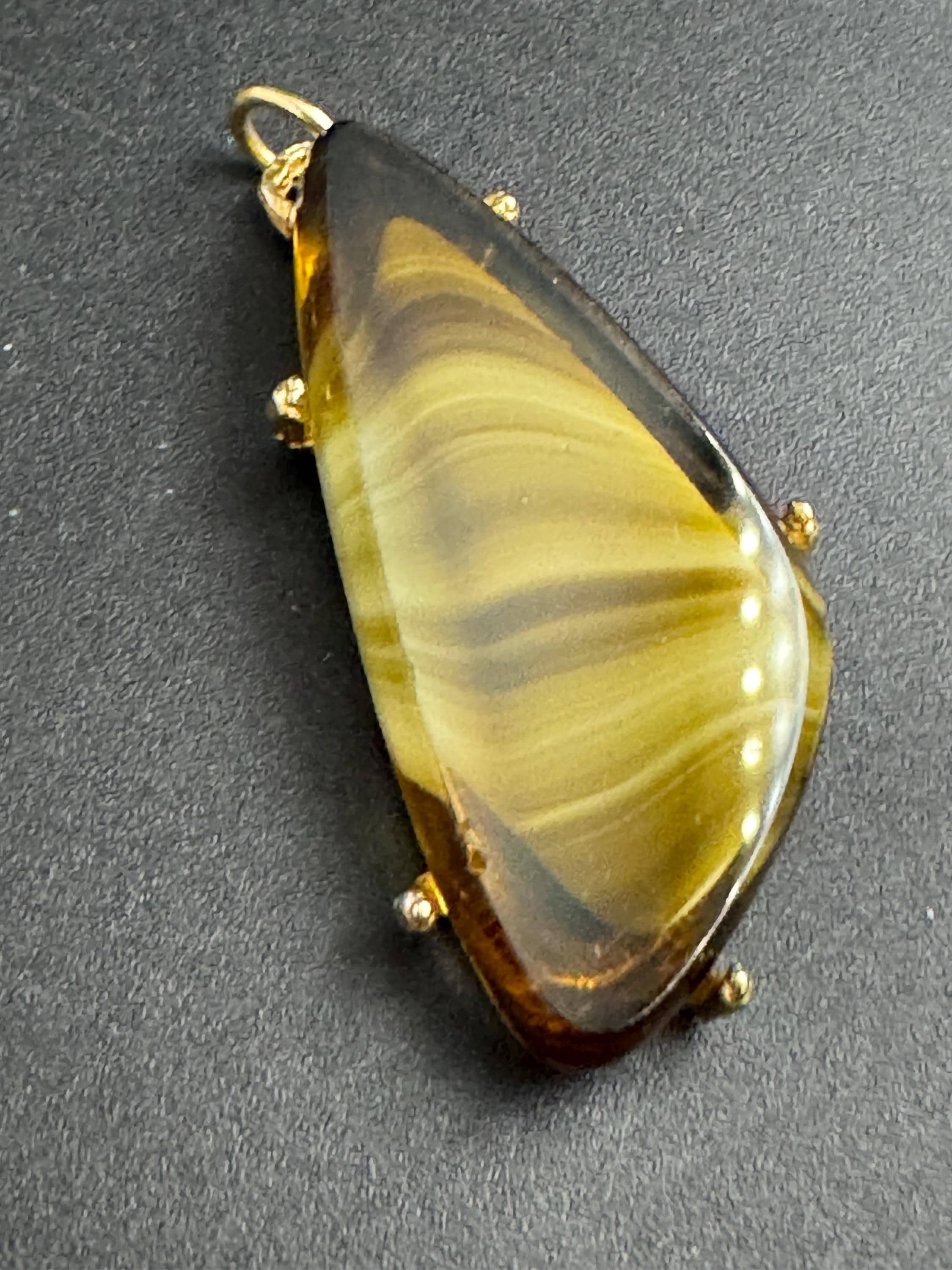 Signed Hollywood brown marbled glass pendant , no chain