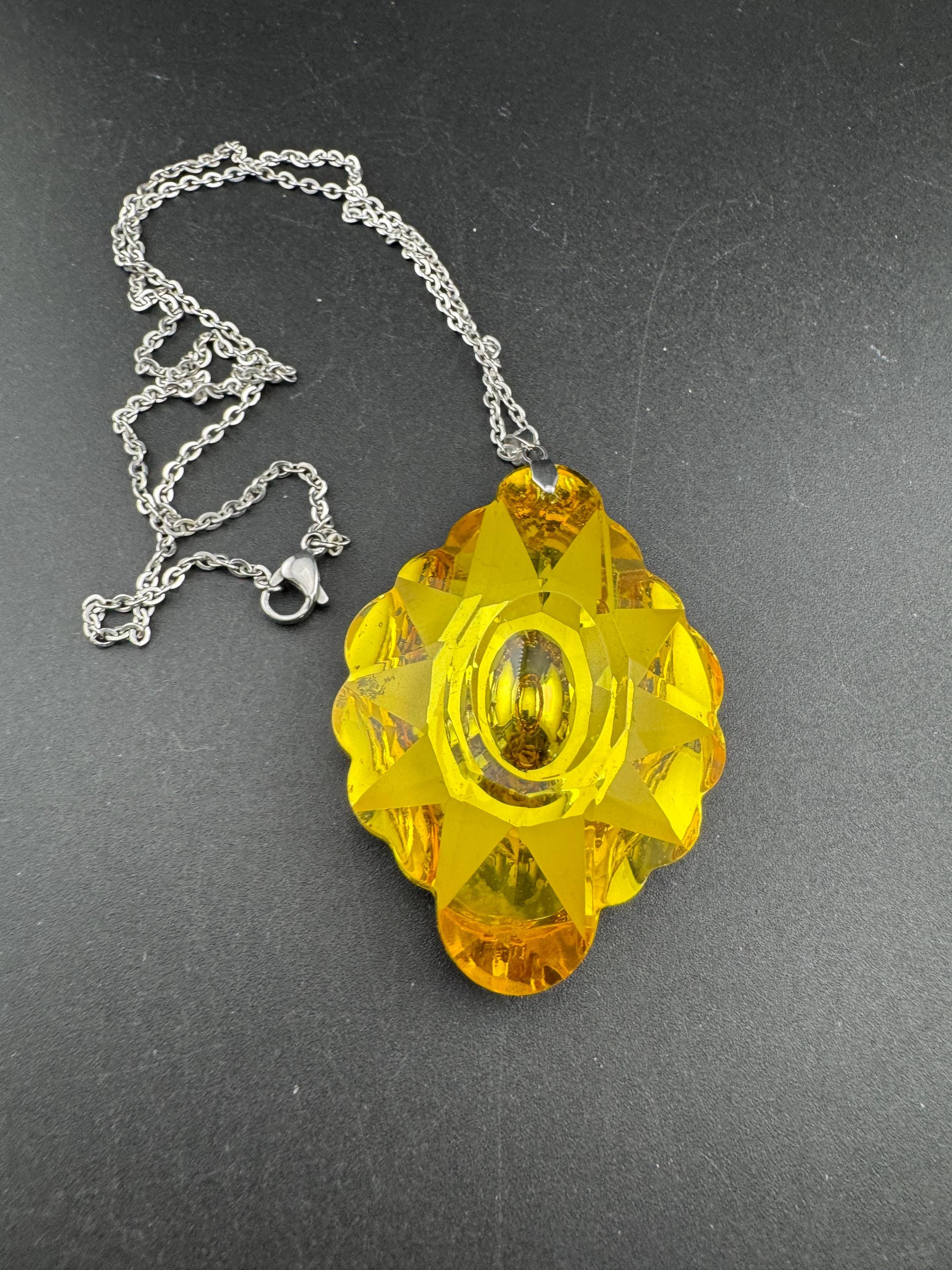 Vintage oversized yellow faceted teardrop 1970s pendant necklace, silver tone