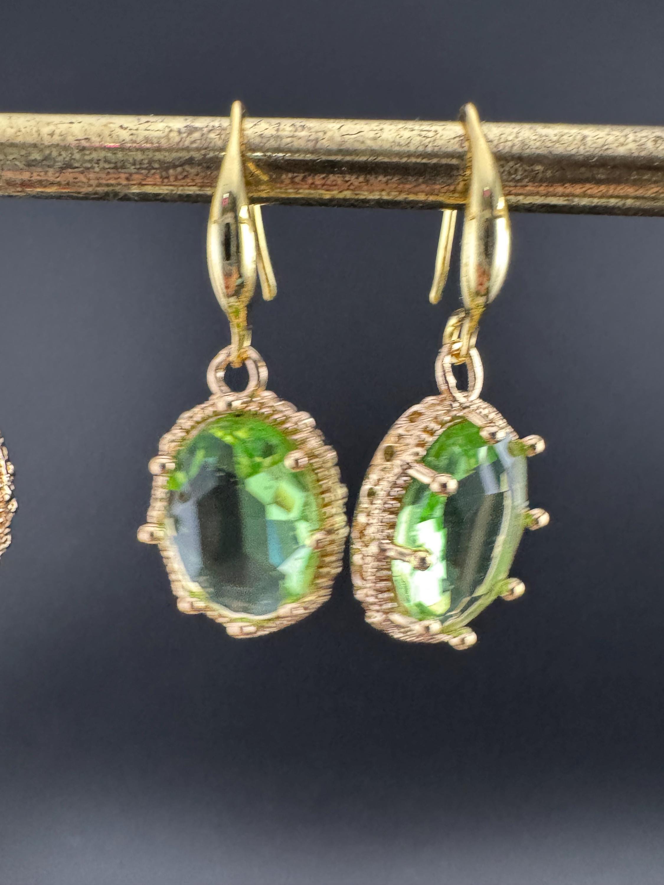 Light green oval glass drop earrings, 18k gold plated