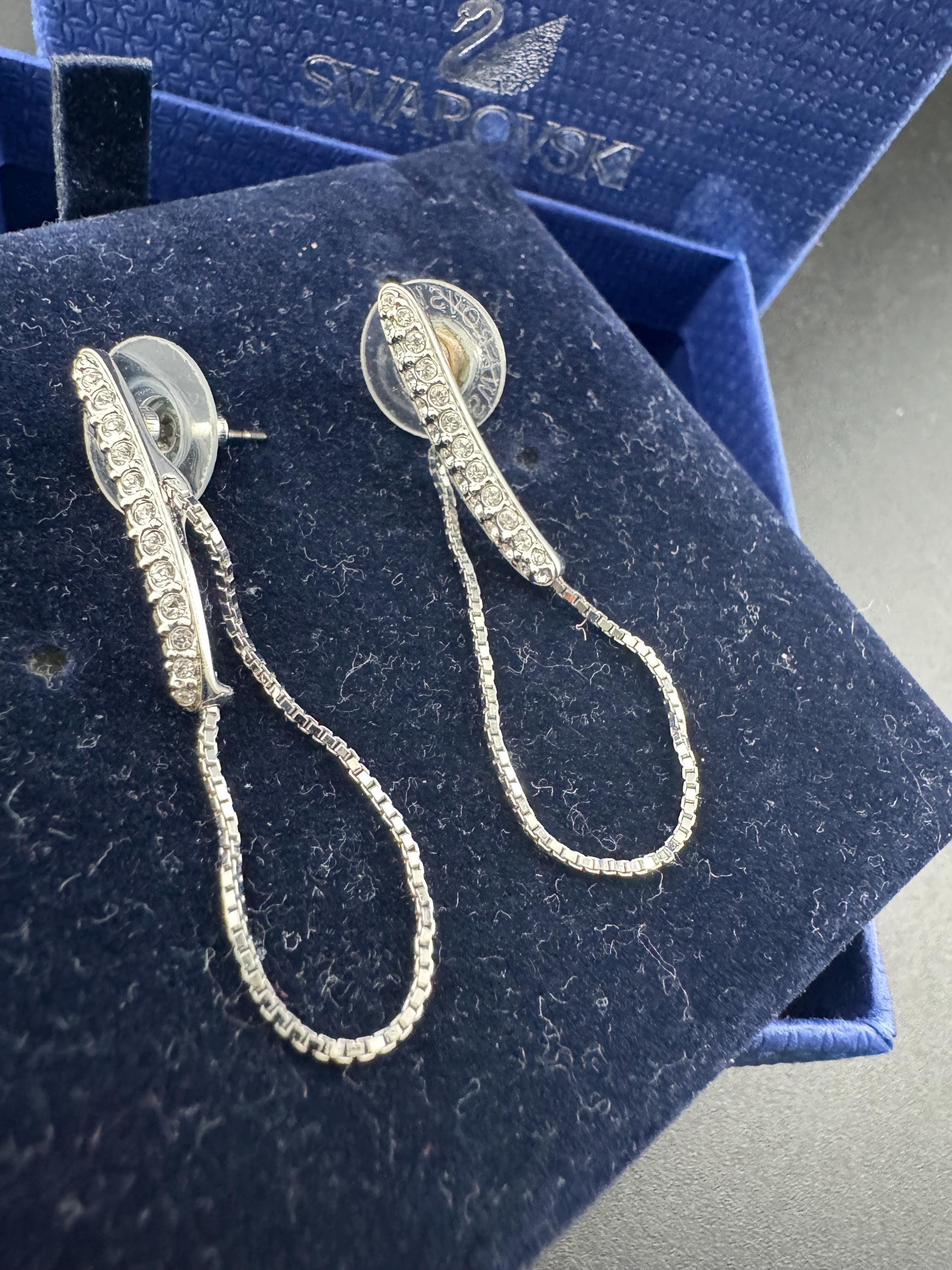 Signed swan Swarovski crystal silver chain link dangly drop earrings