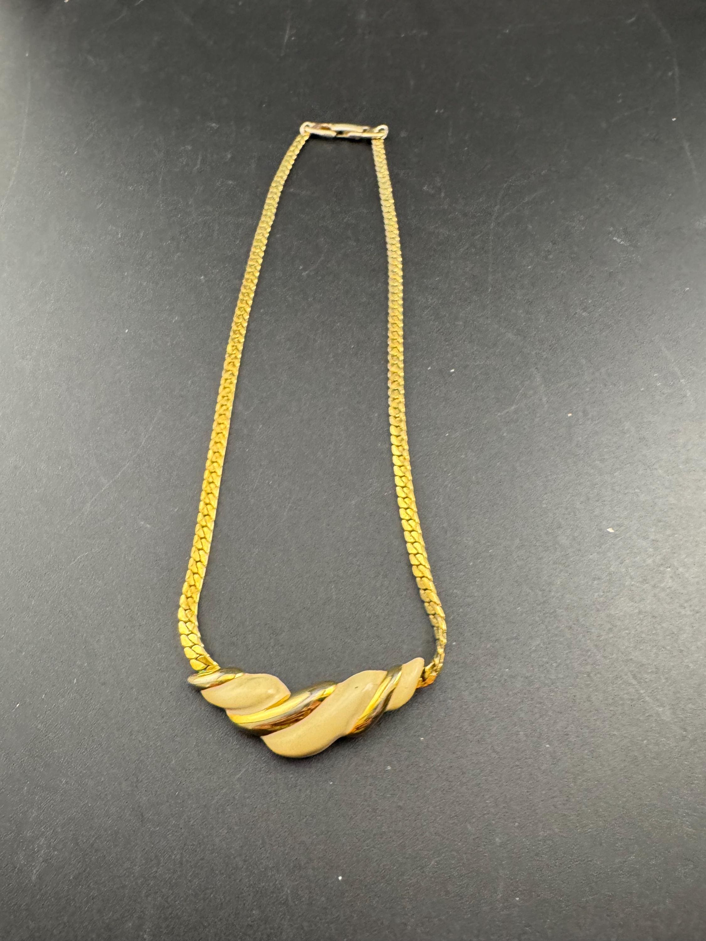 Signed NAPIER cream Enamel Choker: Vintage Gold Tone chain necklace