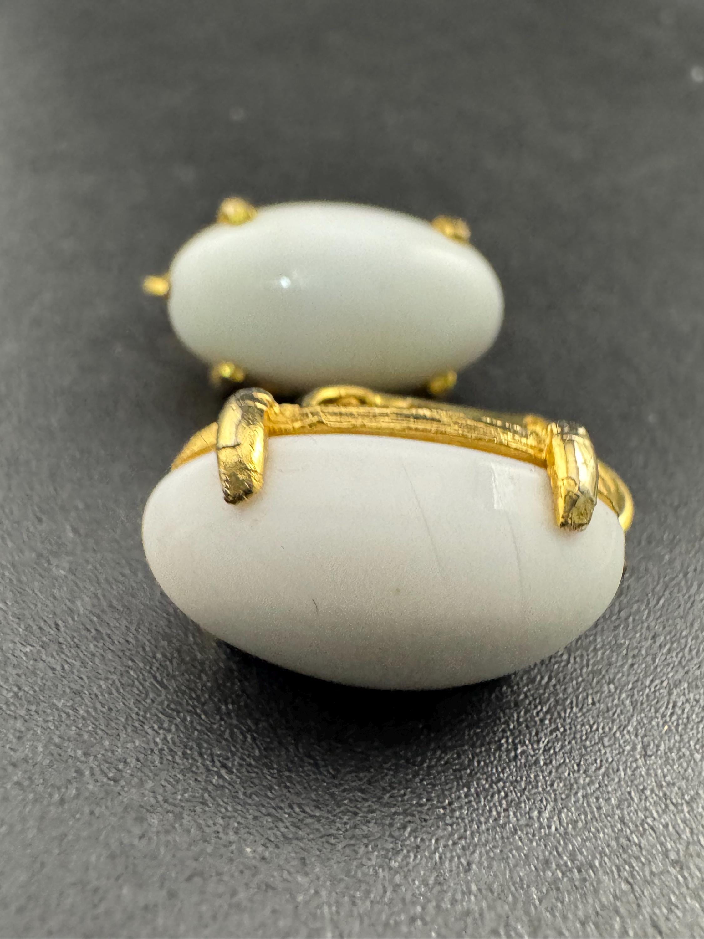 Signed RICHELIEU Vintage white oval clip on earrings, signed