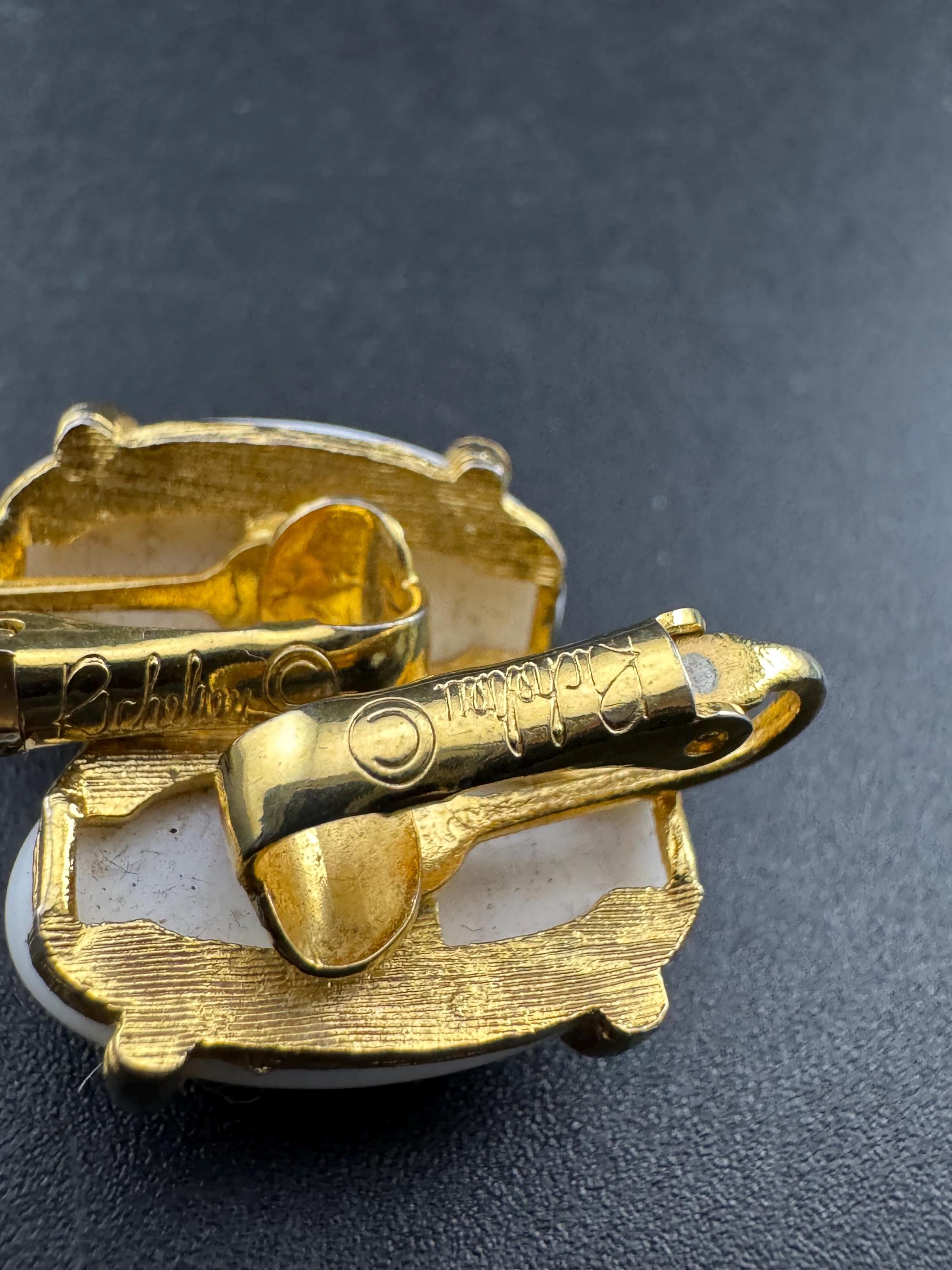 Signed RICHELIEU Vintage white oval clip on earrings, signed