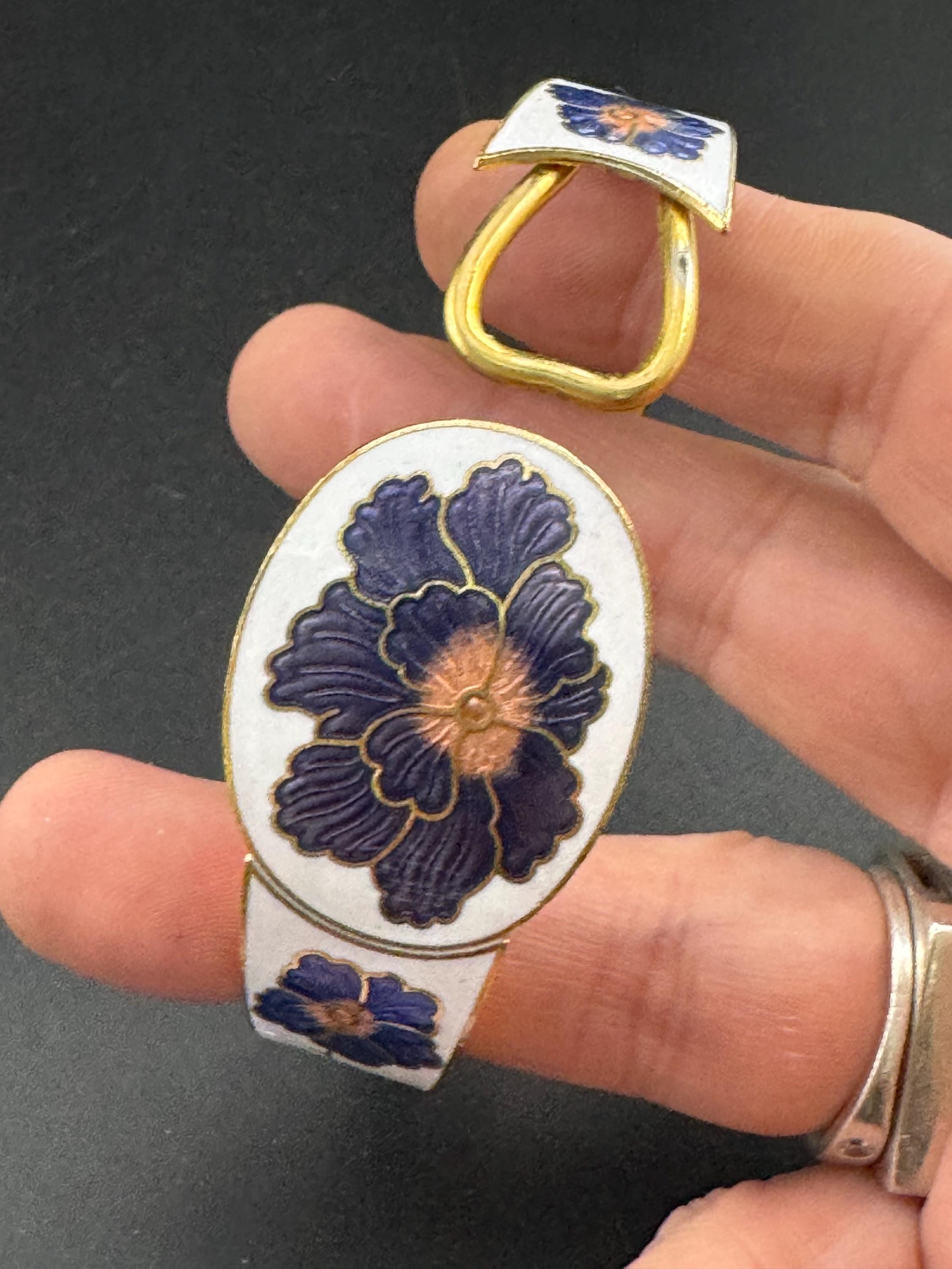Vintage white blue enamel cloisonne clamper bangle: floral design 1980s 1990s
