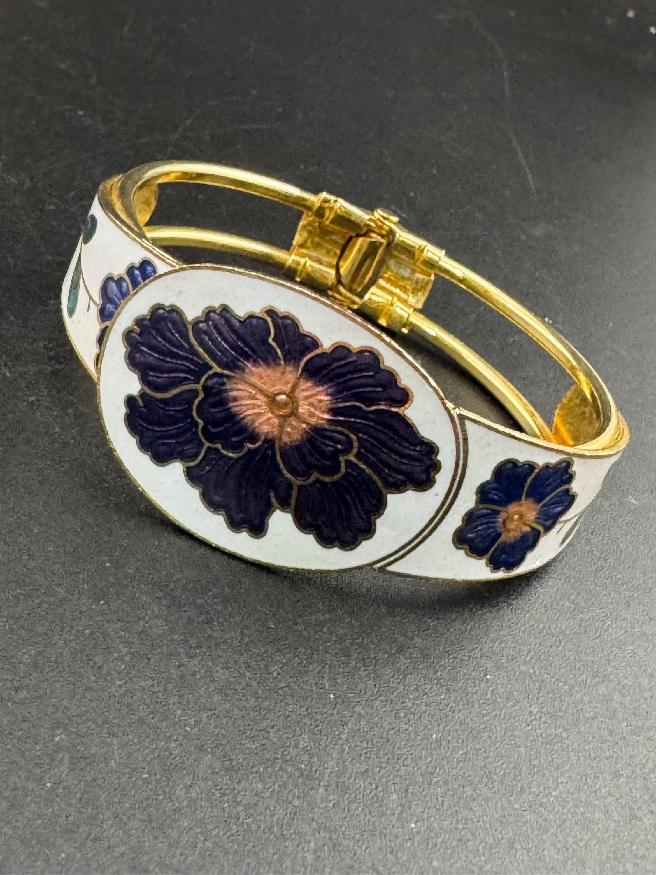 Vintage white blue enamel cloisonne clamper bangle: floral design 1980s 1990s