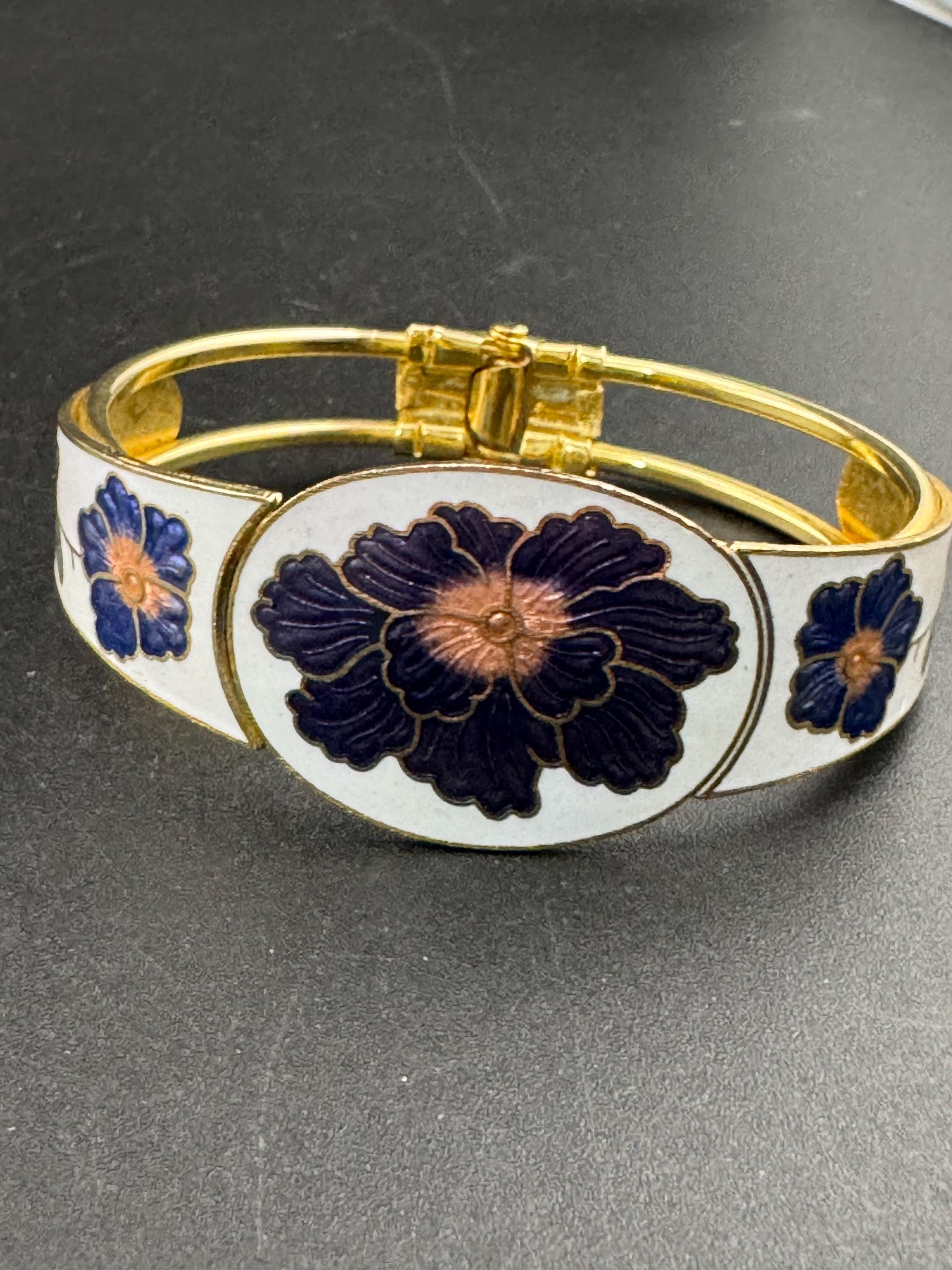Vintage white blue enamel cloisonne clamper bangle: floral design 1980s 1990s
