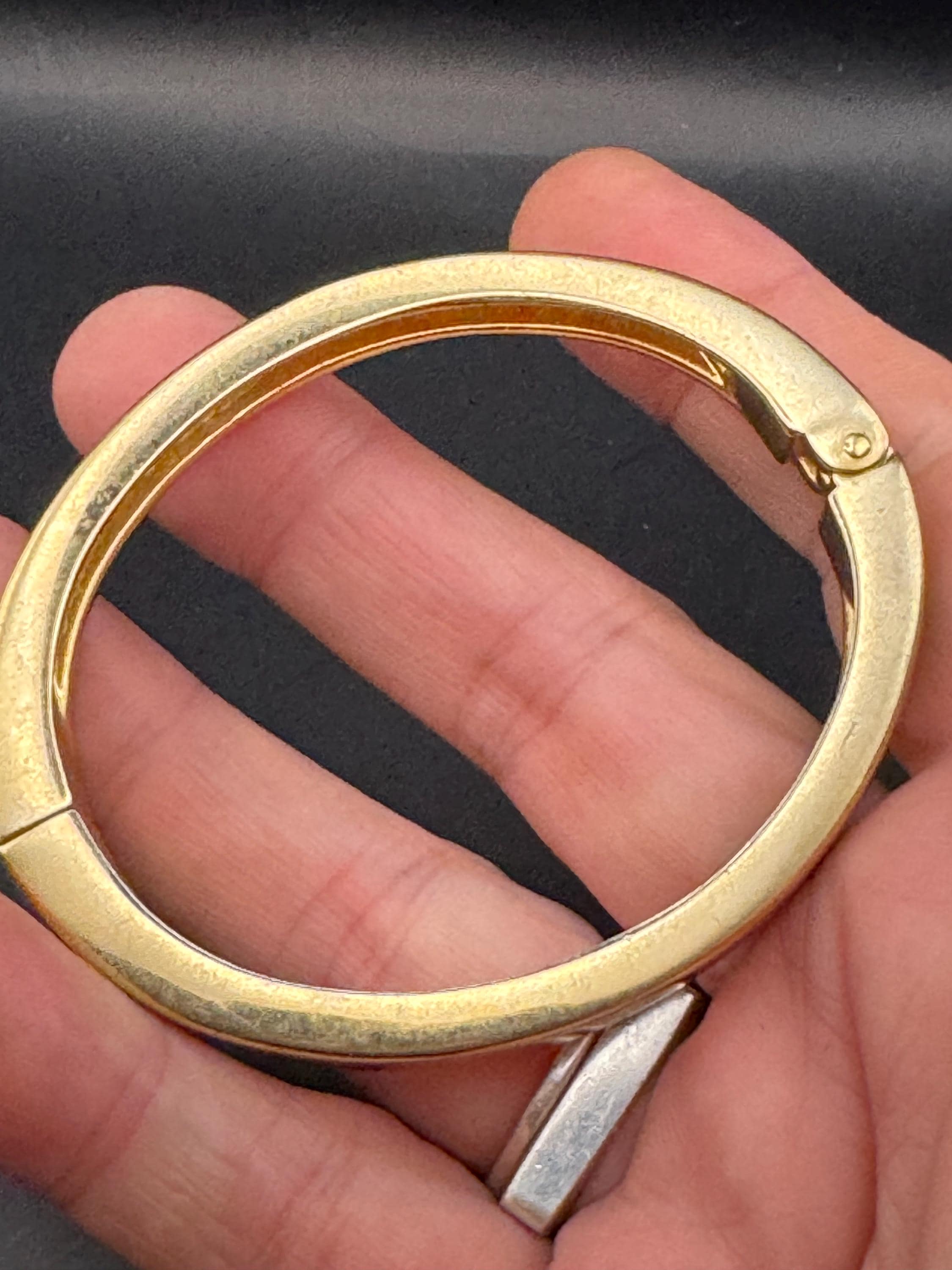 Retro clear diamanté hinged channel set crystal bangle