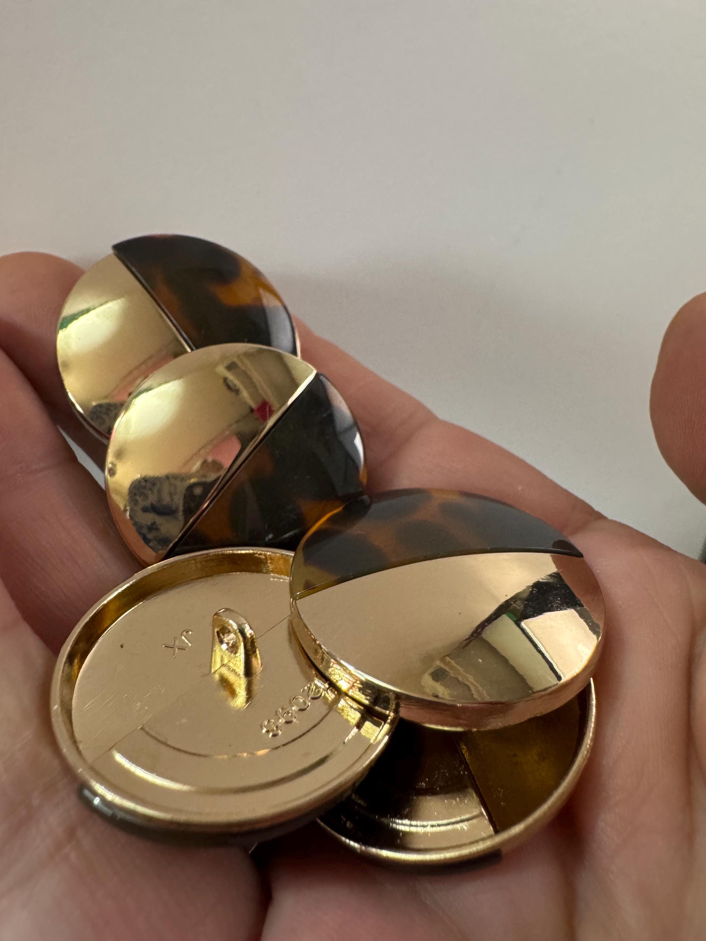30mm Tortoiseshell Buttons, Gold & Brown Acrylic metal 5 pieces