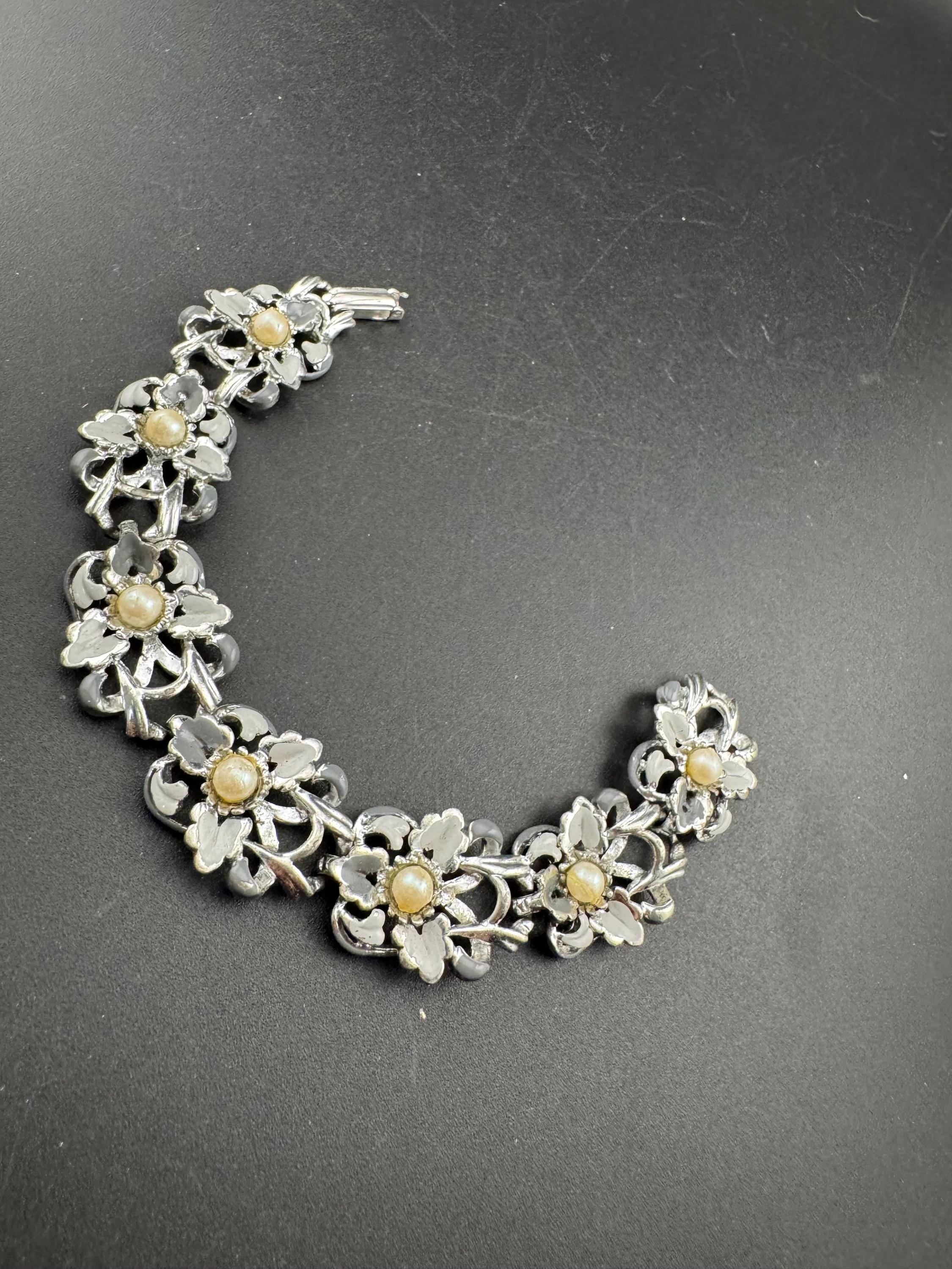 Vintage Hollywood grey enamel & pearl Jewellery Set. Necklace and bracelet silver tone 50s