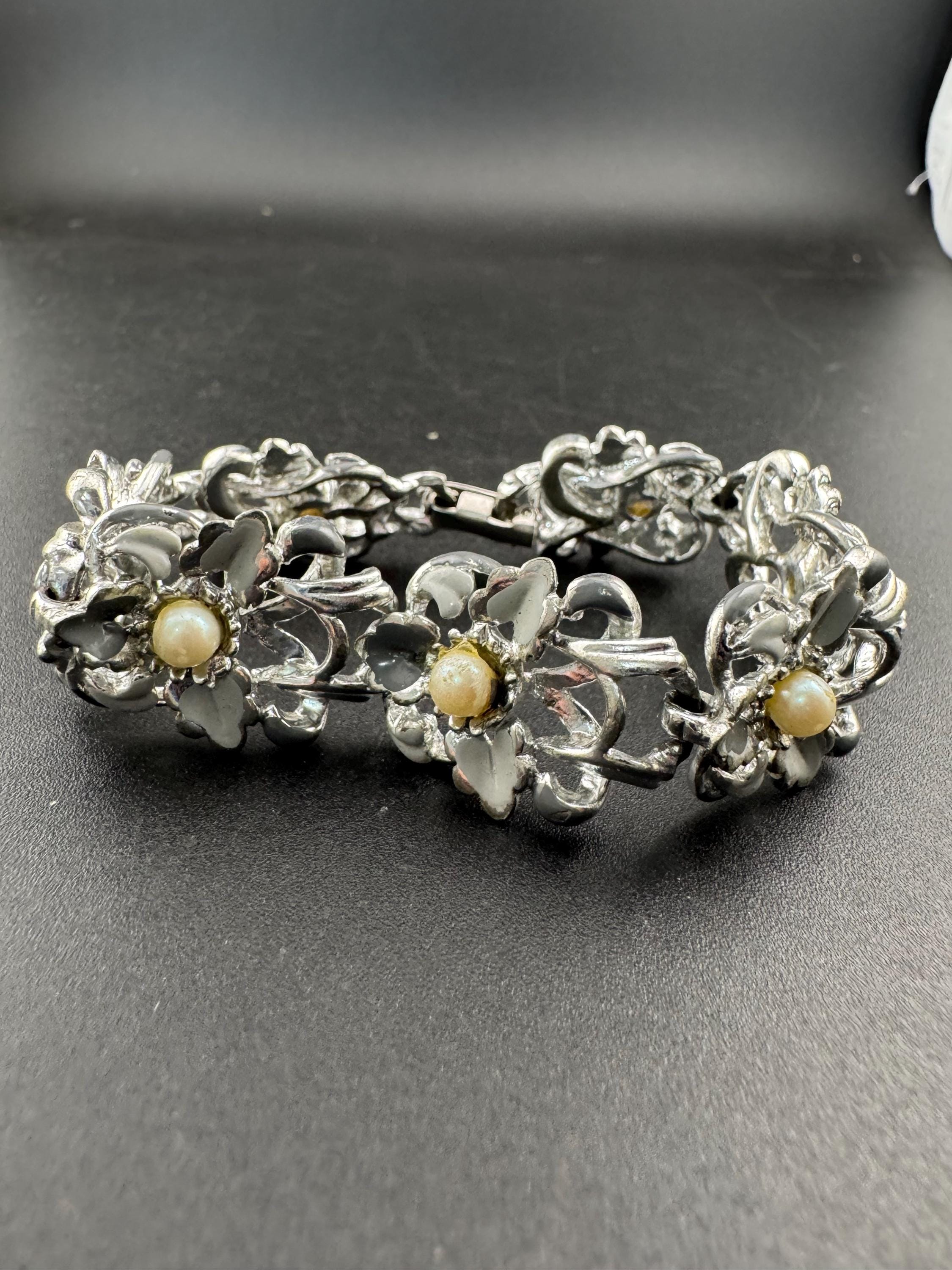 Vintage Hollywood grey enamel & pearl Jewellery Set. Necklace and bracelet silver tone 50s