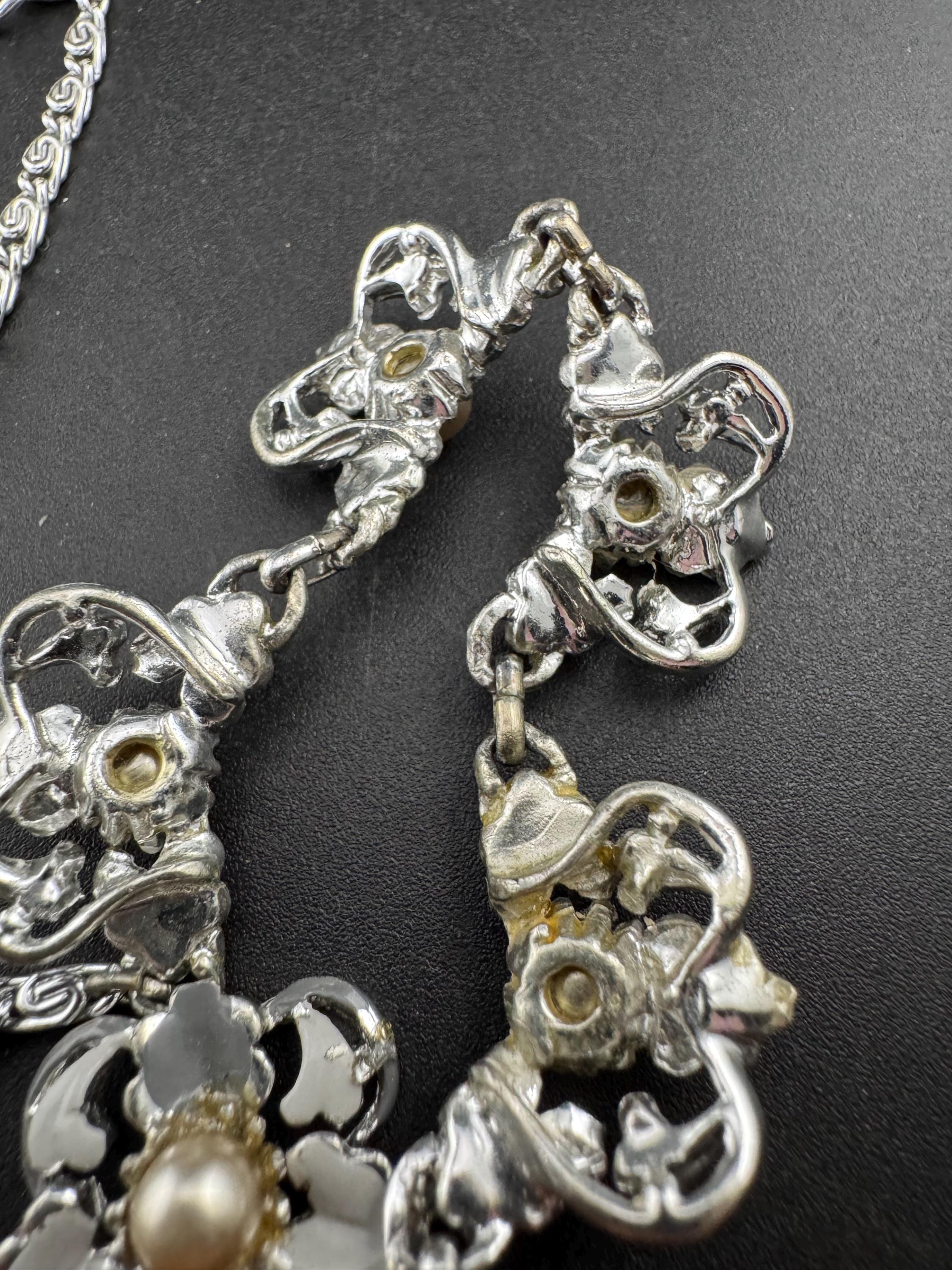 Vintage Hollywood grey enamel & pearl Jewellery Set. Necklace and bracelet silver tone 50s