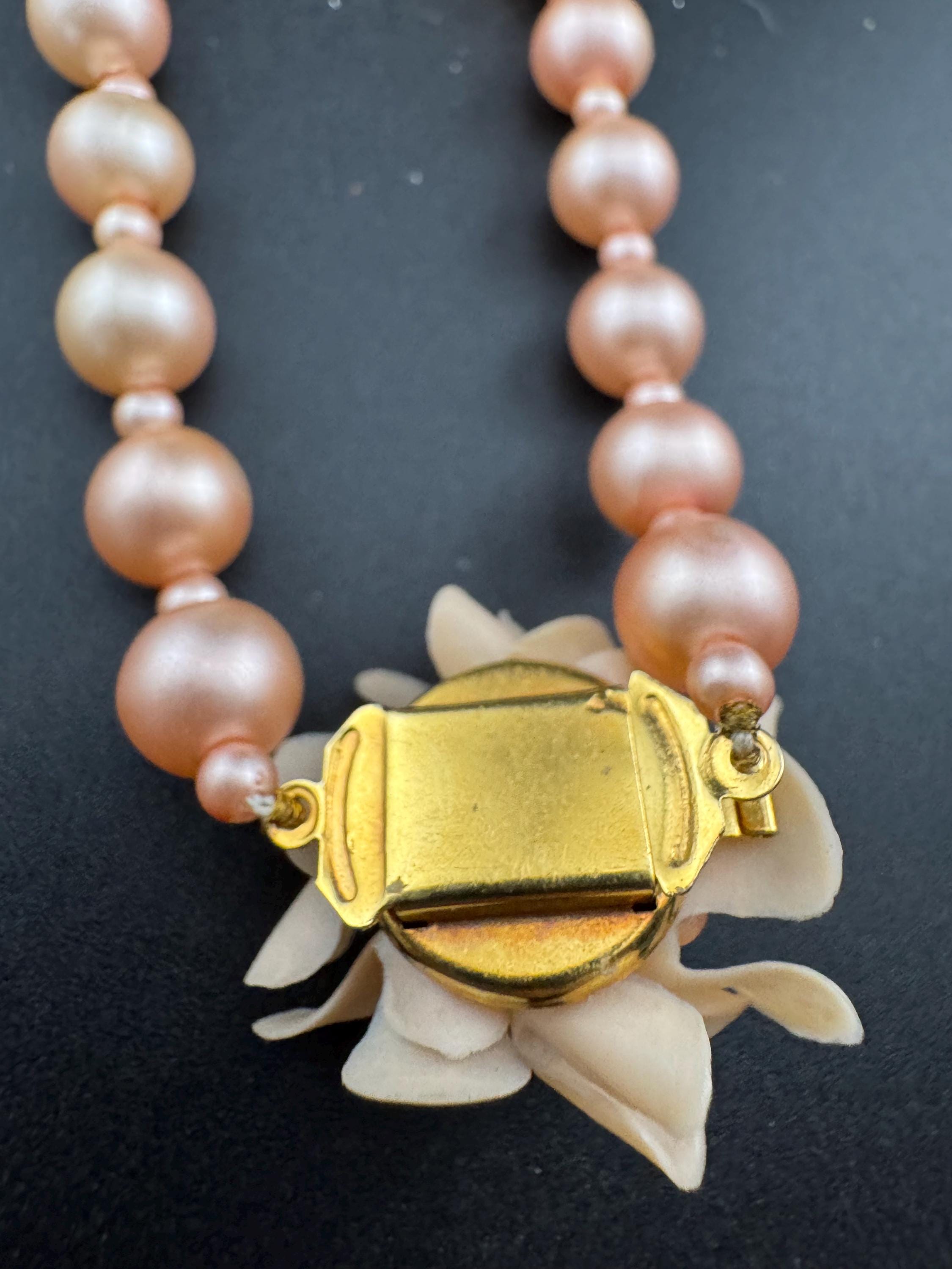 Mid century peach pearl floral long necklace, 1950s early plastic