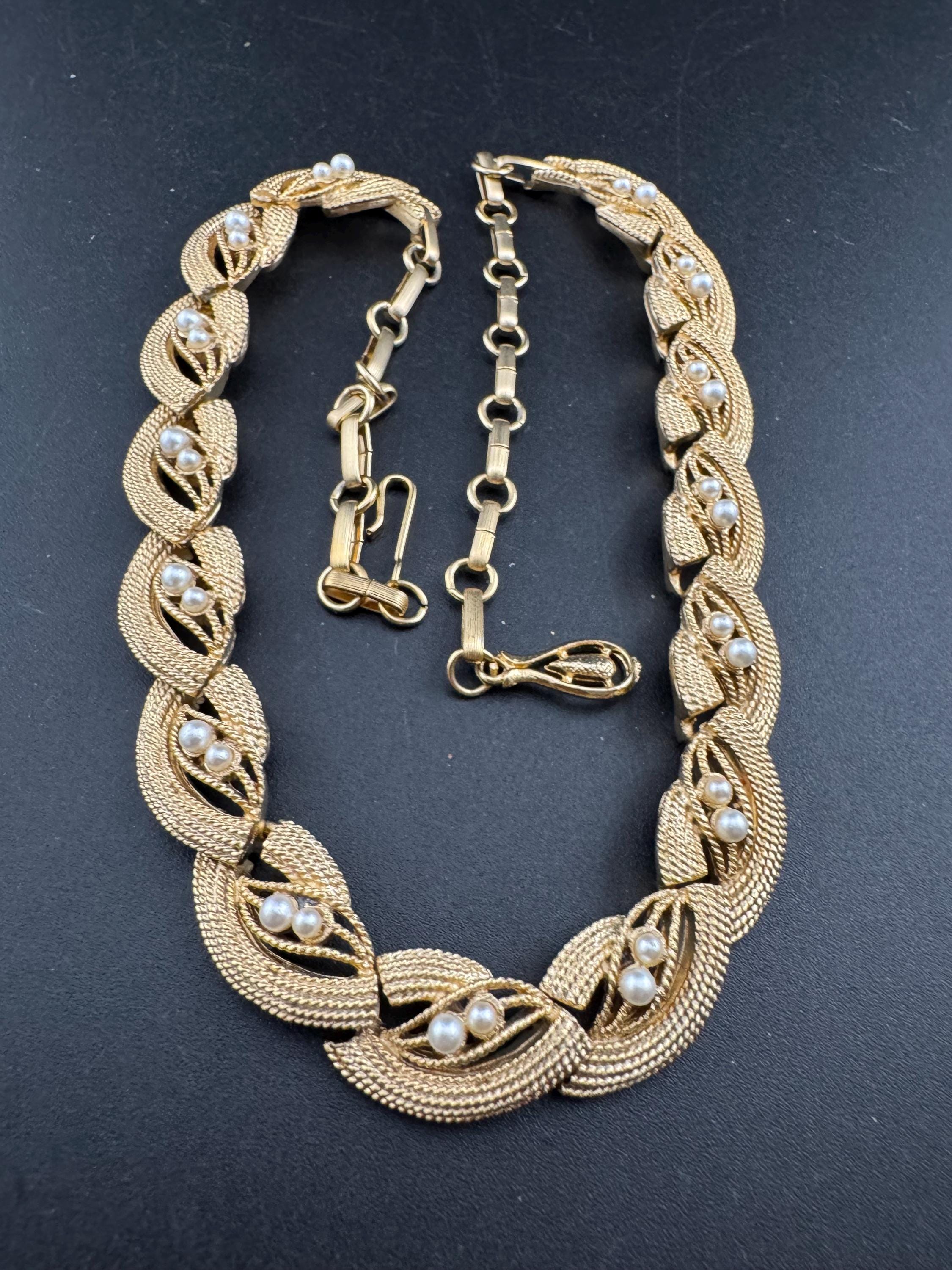 Vintage faux pearl collar necklace, 1960s gold tone
