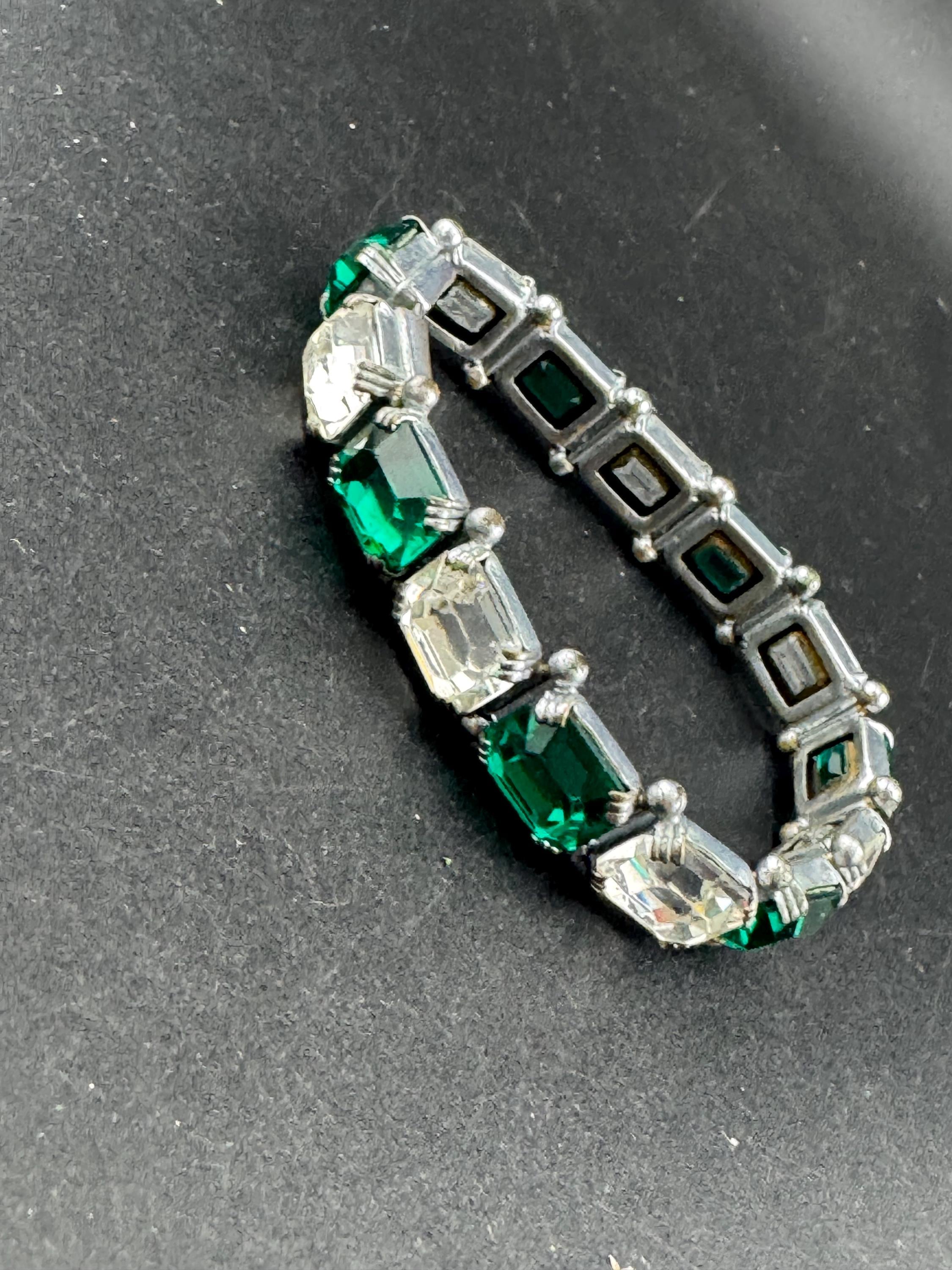 Vintage emerald green glass diamanté rhinestone cocktail bracelet, silver tone