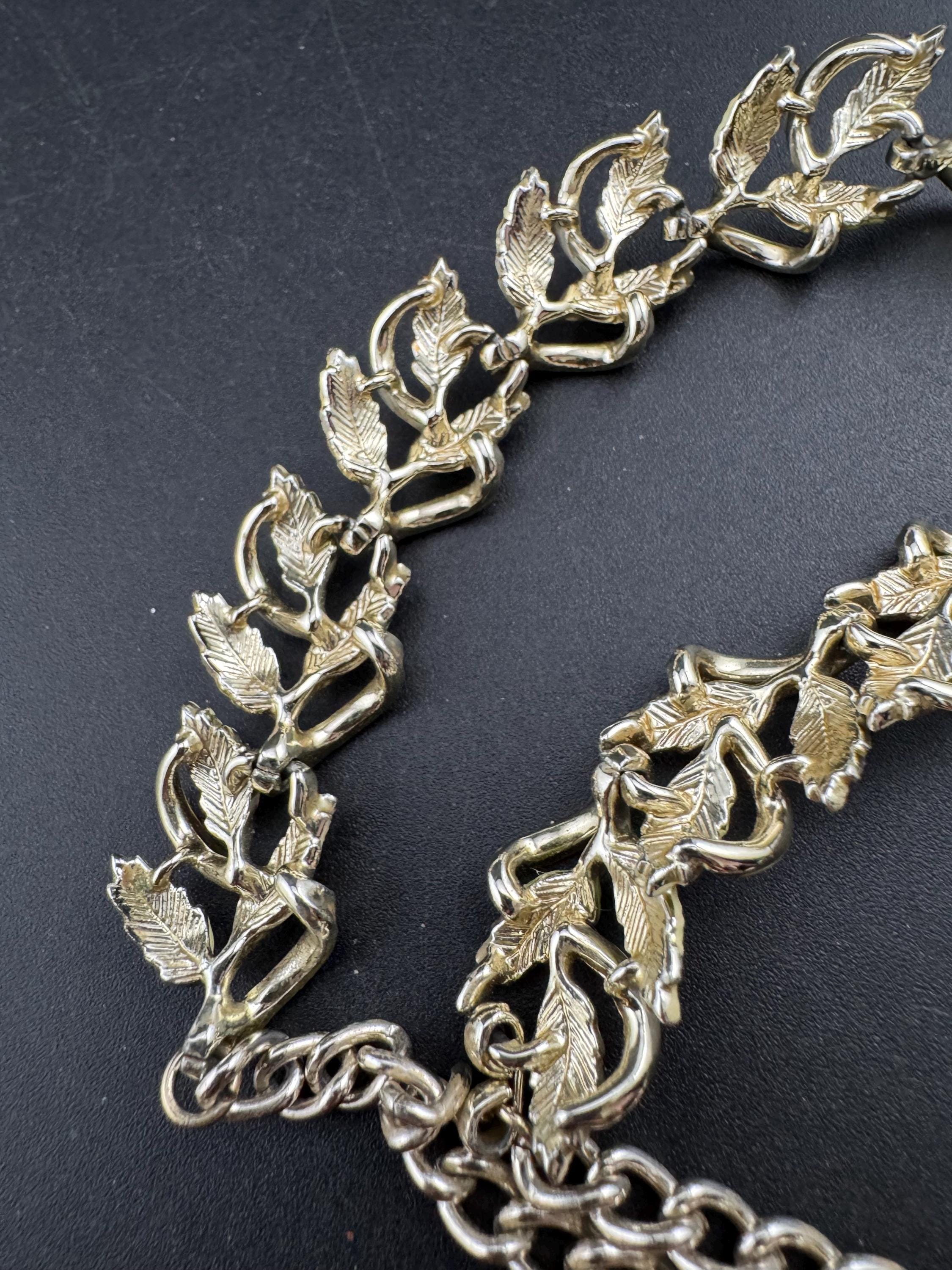 Vintage sage green enamel leaf choker necklace, light gold tone