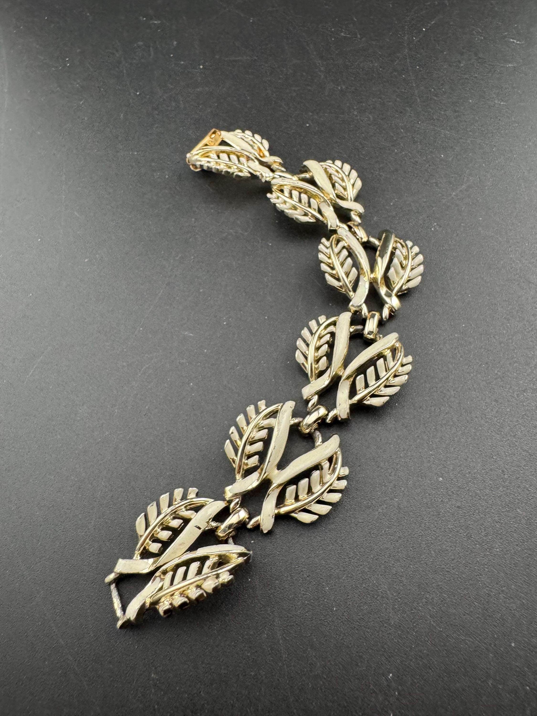 Signed Jewelcraft cream enamel Bracelet: Vintage light Gold Tone