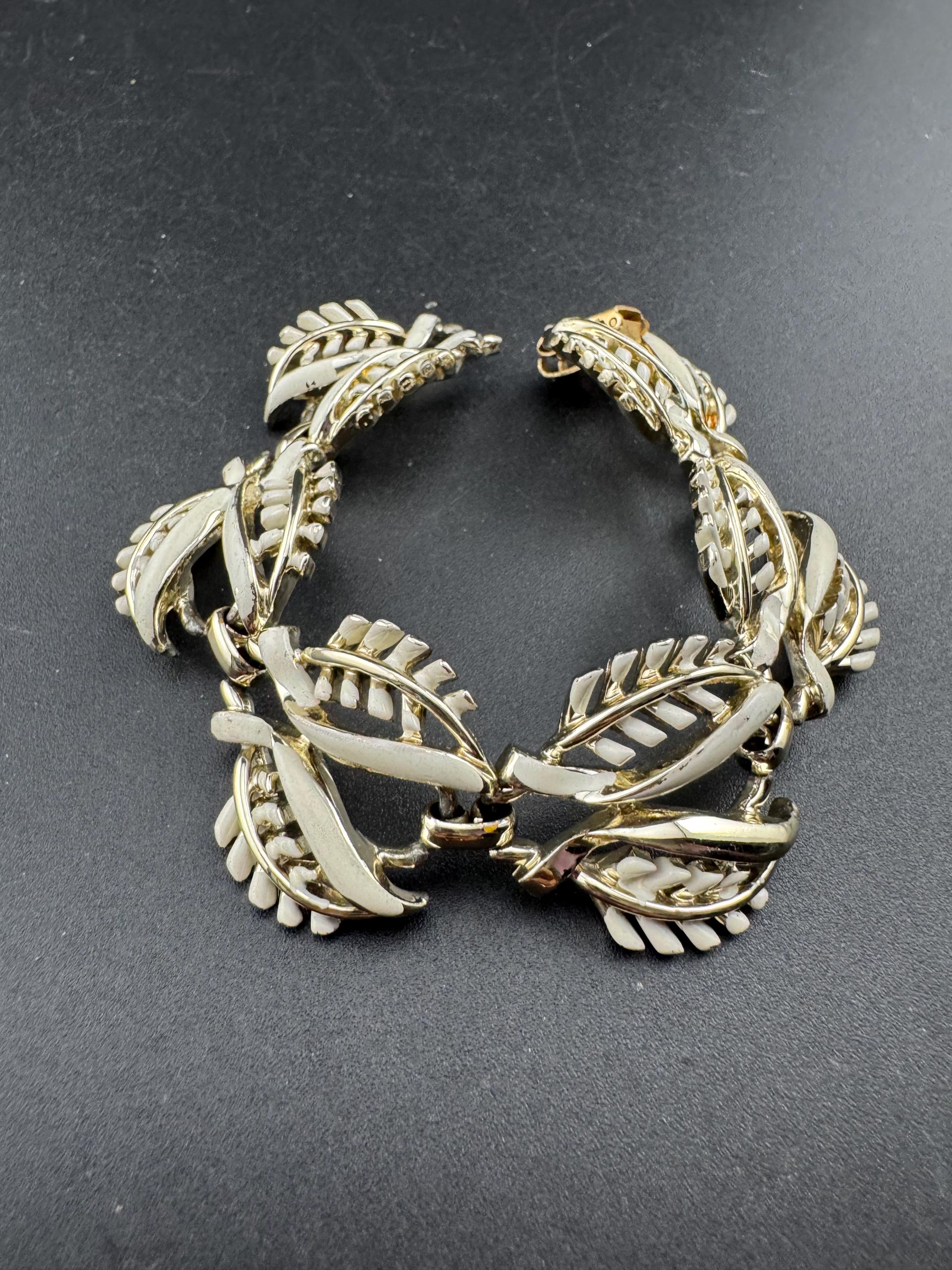 Signed Jewelcraft cream enamel Bracelet: Vintage light Gold Tone