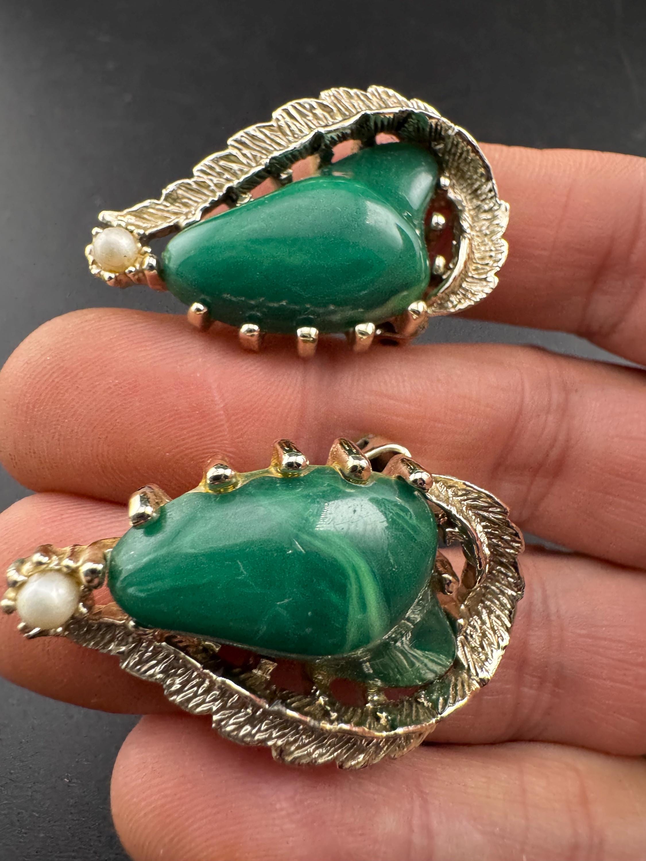 Vintage 1950s green lucite plastic Clip On Earrings with seed pearl