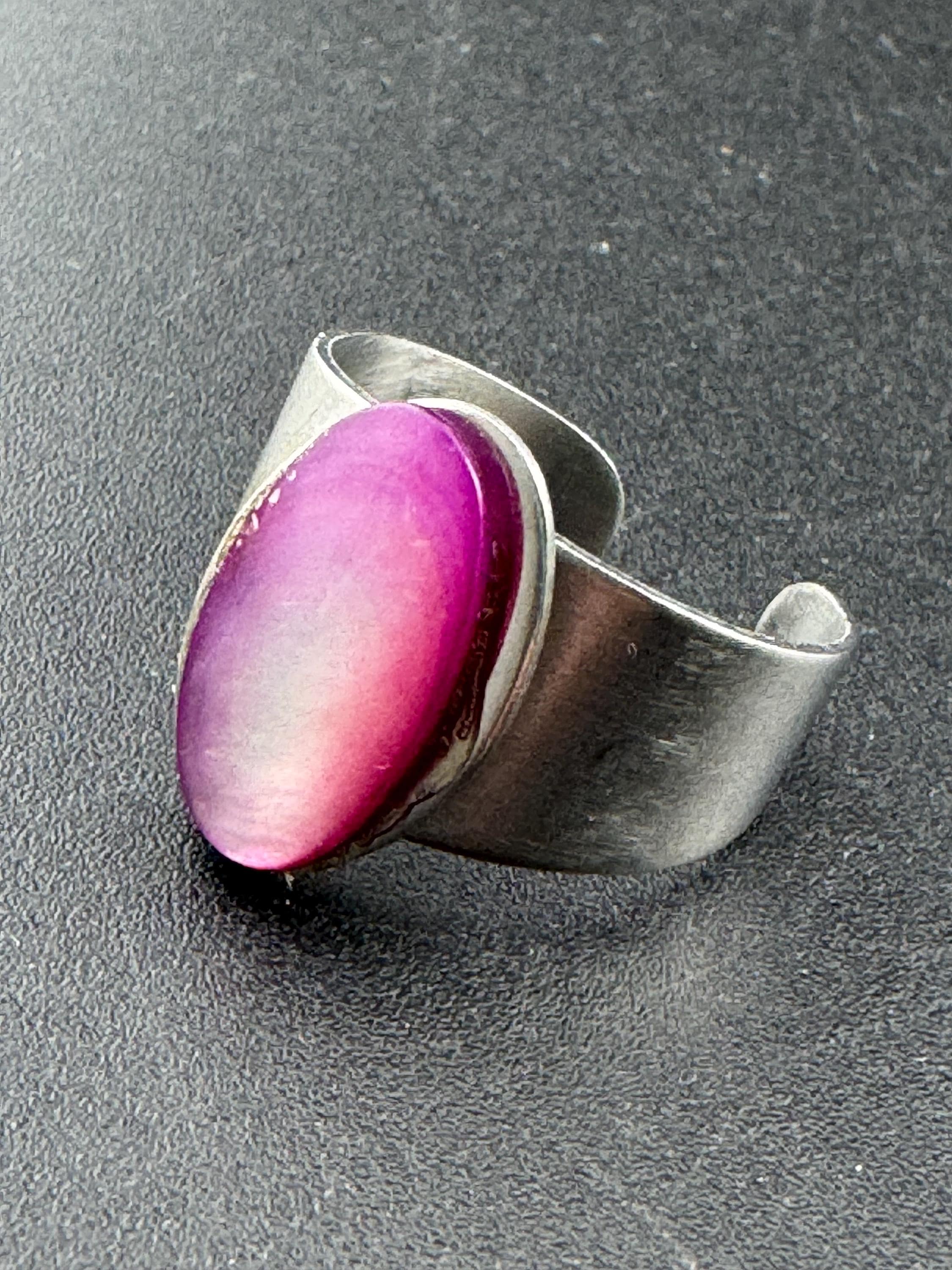 1970s stainless steel adjustable ring, set with pink shell cabochon, vintage
