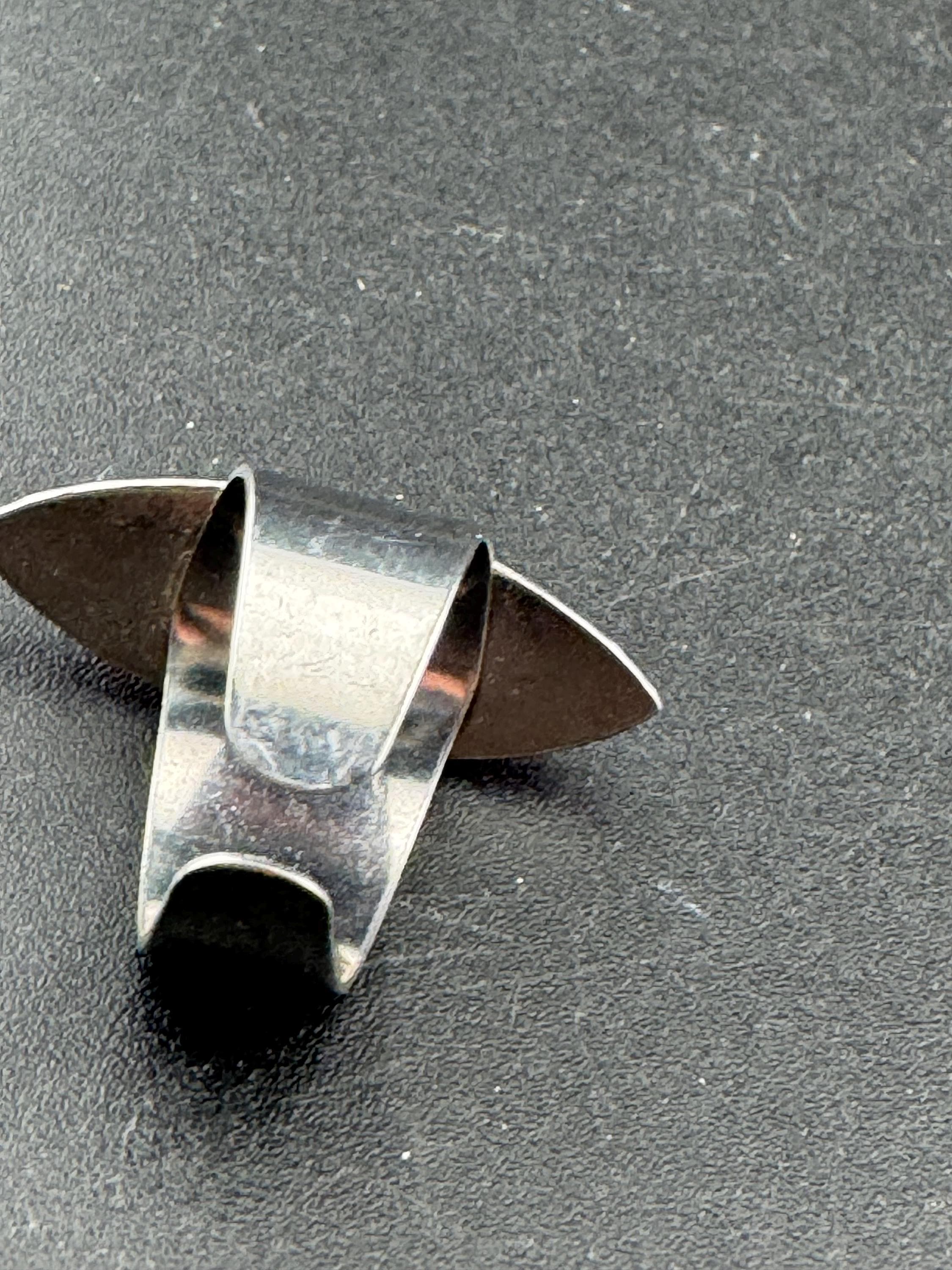 1970s stainless steel adjustable ring, set with pink purple shell cabochon, vintage