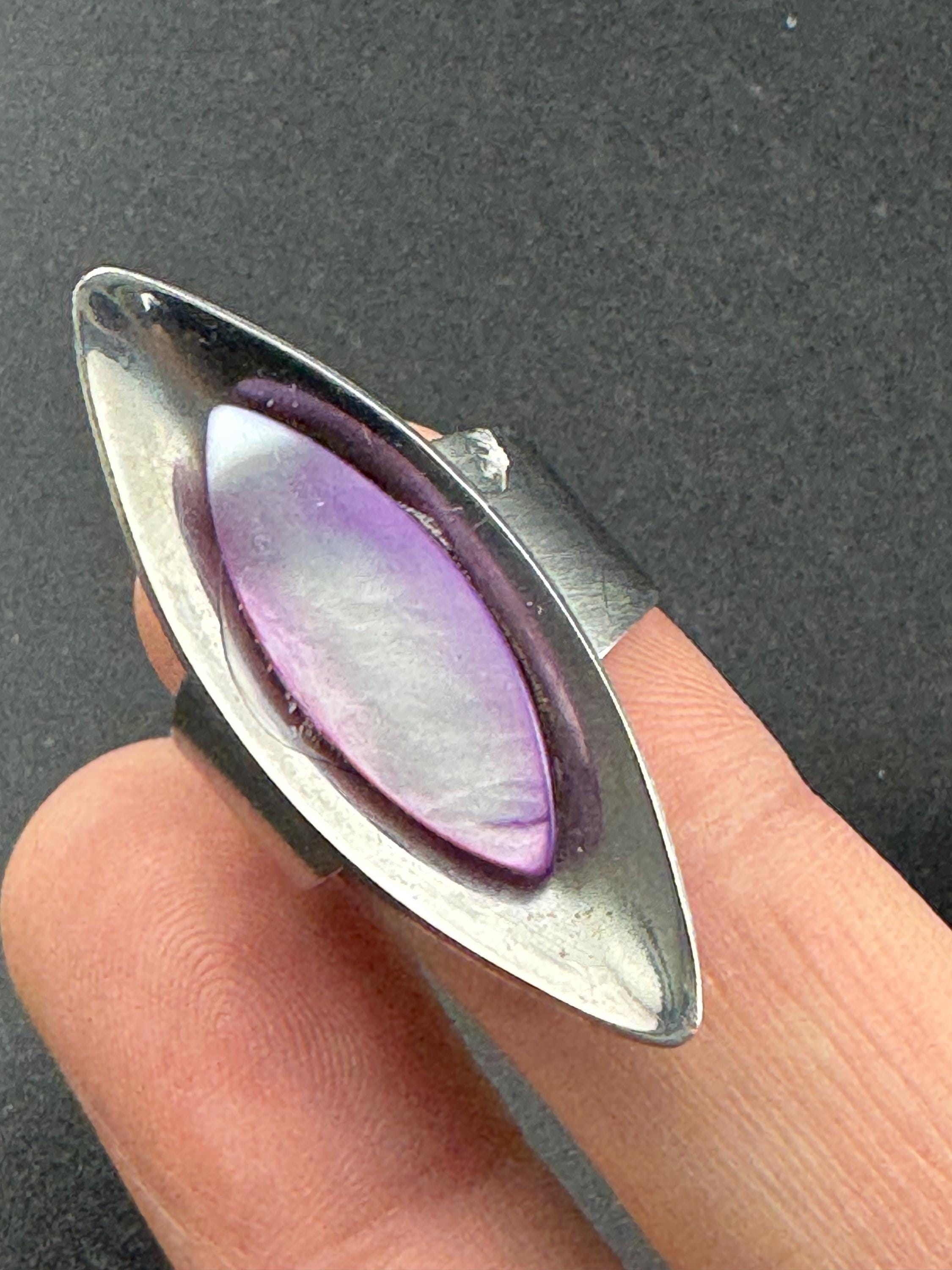 1970s stainless steel adjustable ring, set with big pink shell cabochon, vintage