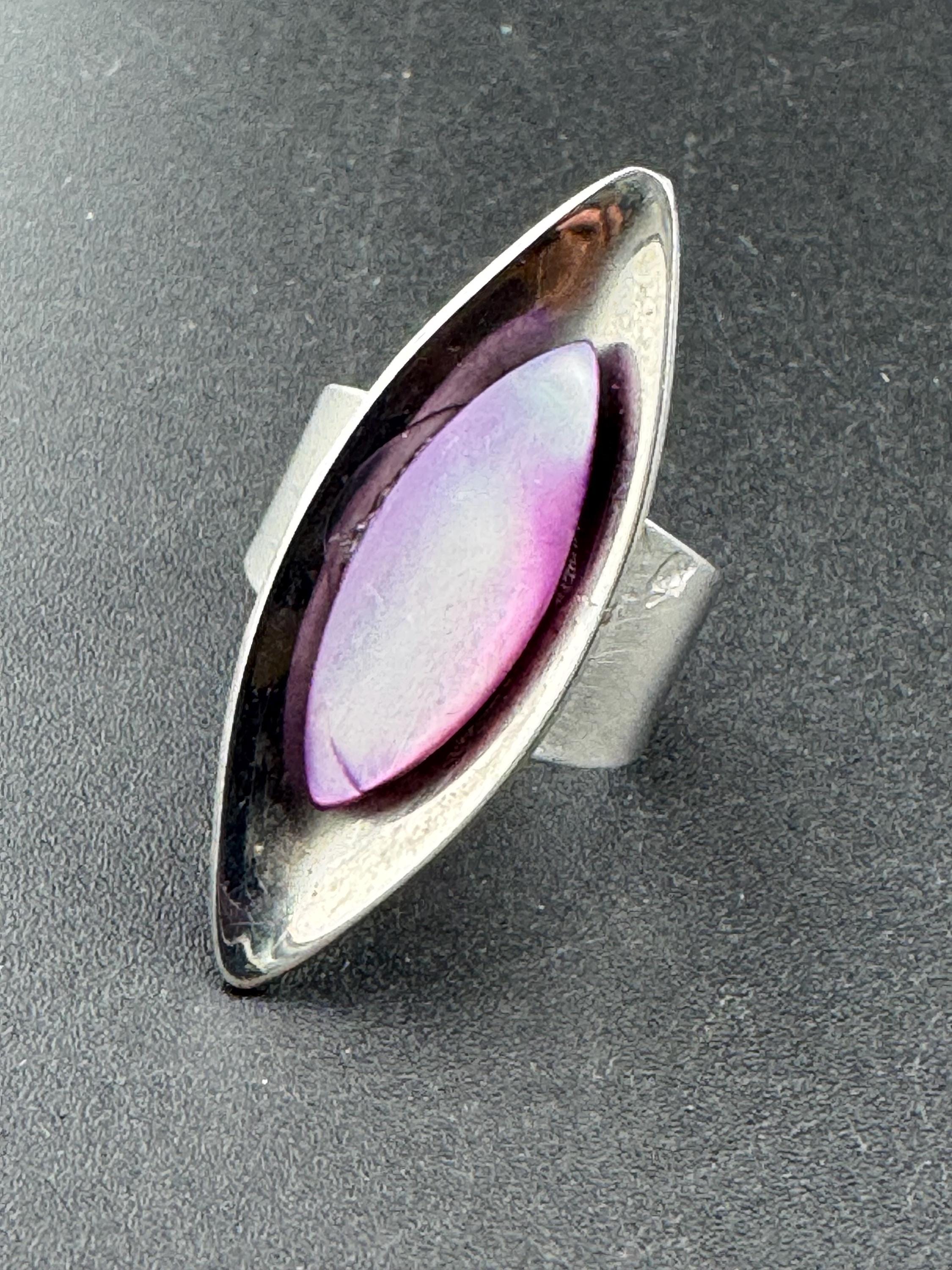 1970s stainless steel adjustable ring, set with big pink shell cabochon, vintage