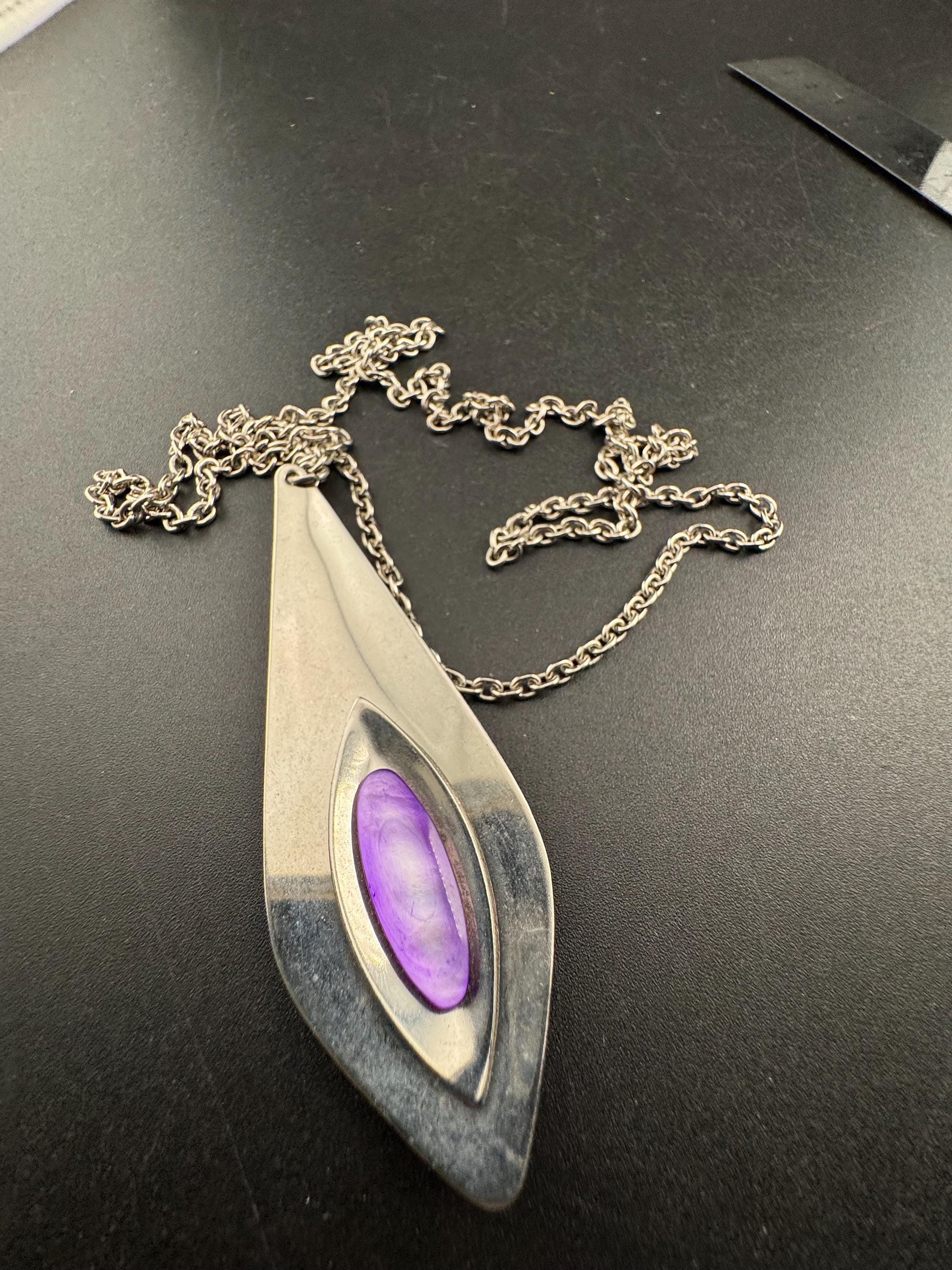 Signed stainless steel purple shell cabochon pendant necklace, Vintage 1970s