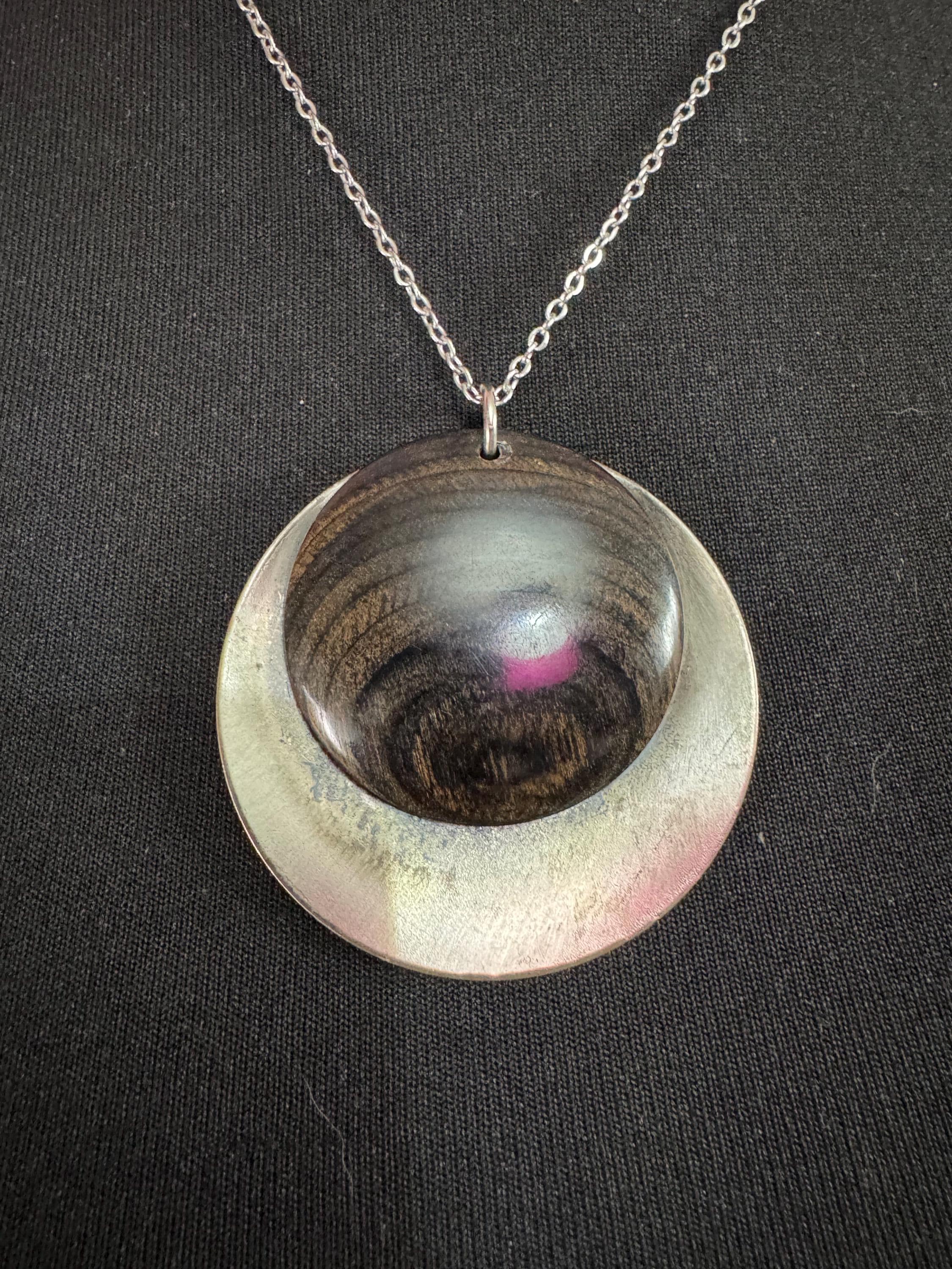 Signed Sheffield stainless brown wooden pendant necklace, Vintage 1970s