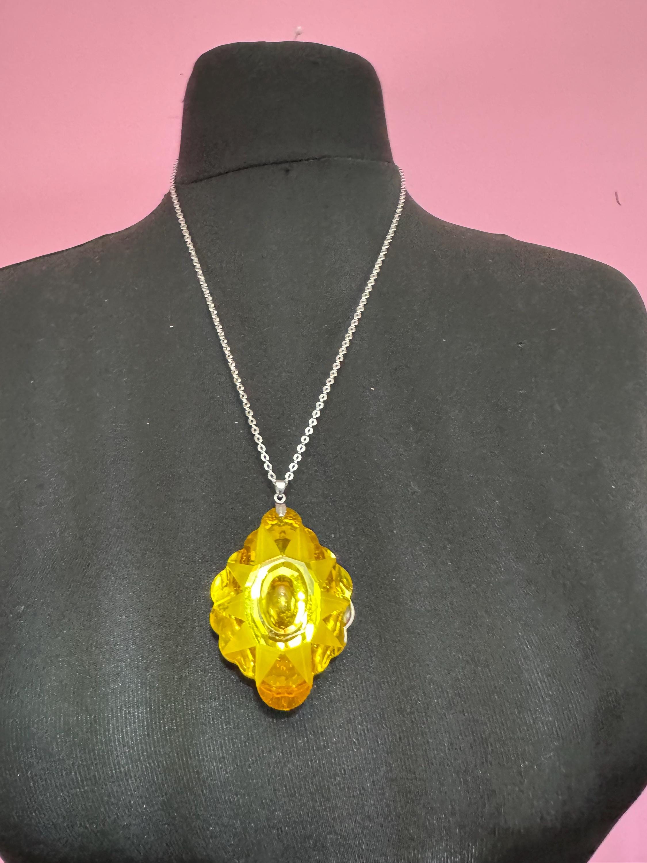 Vintage oversized yellow faceted teardrop 1970s pendant necklace, silver tone