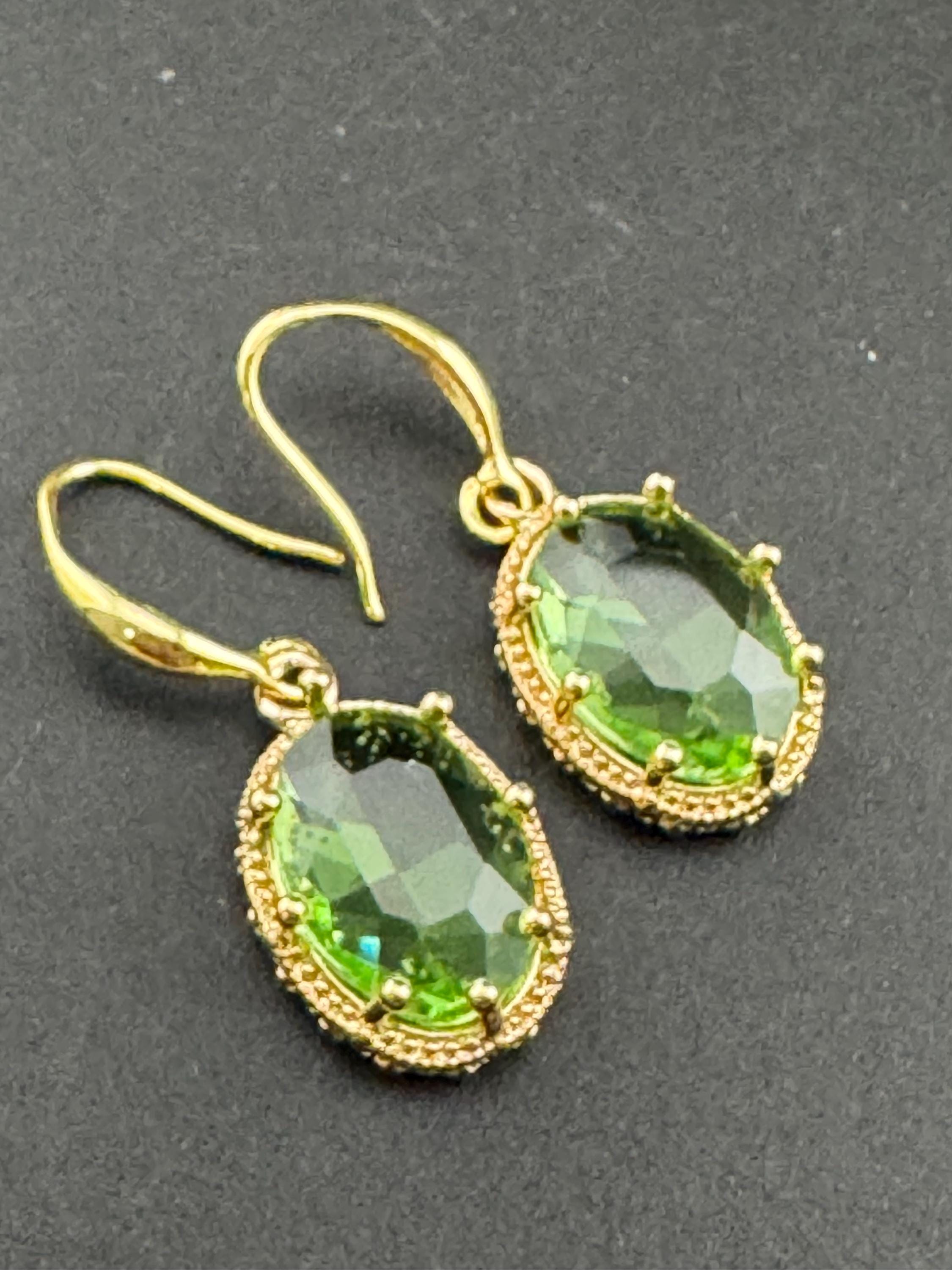 Light green oval glass drop earrings, 18k gold plated