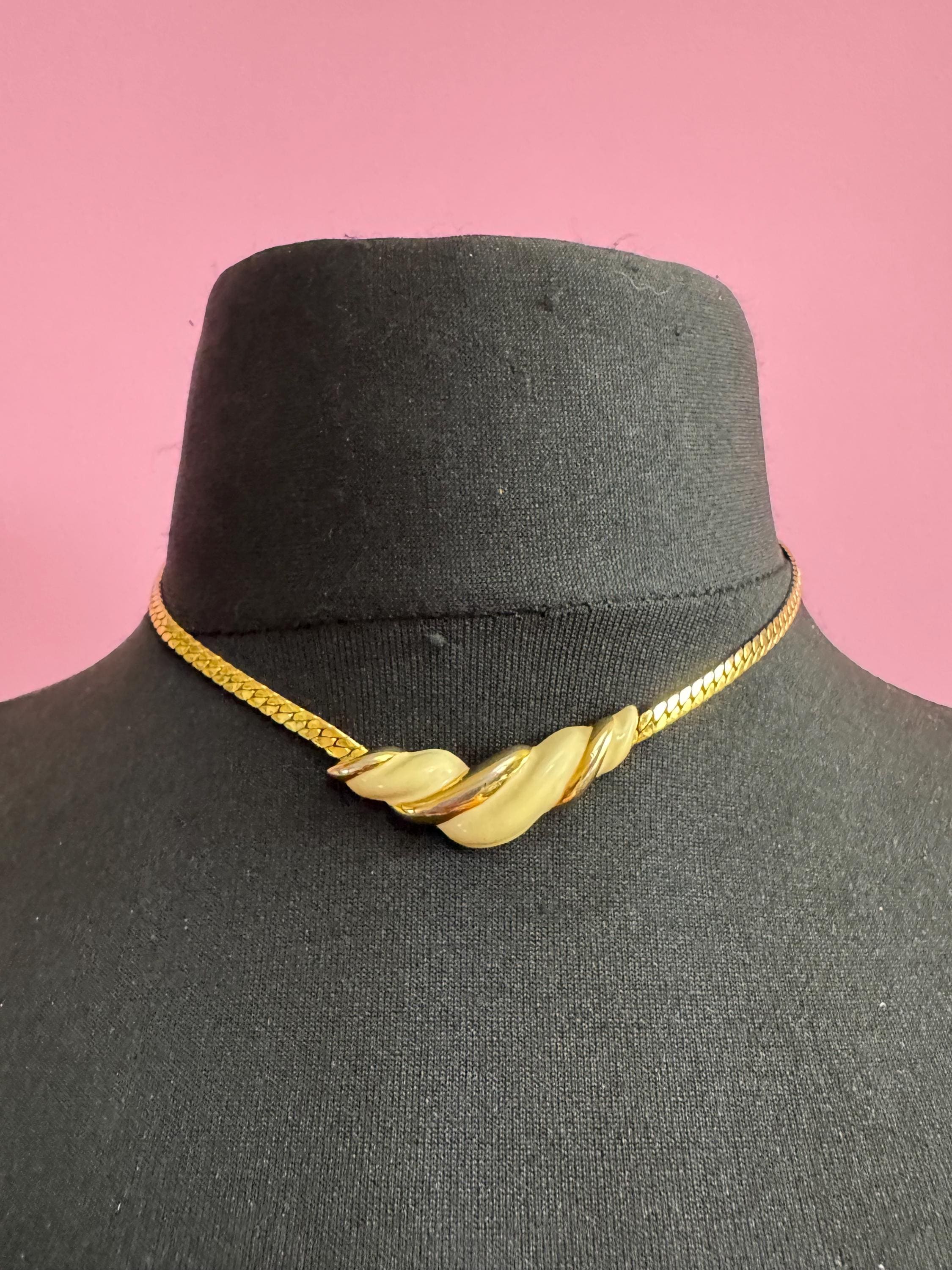 Signed NAPIER cream Enamel Choker: Vintage Gold Tone chain necklace