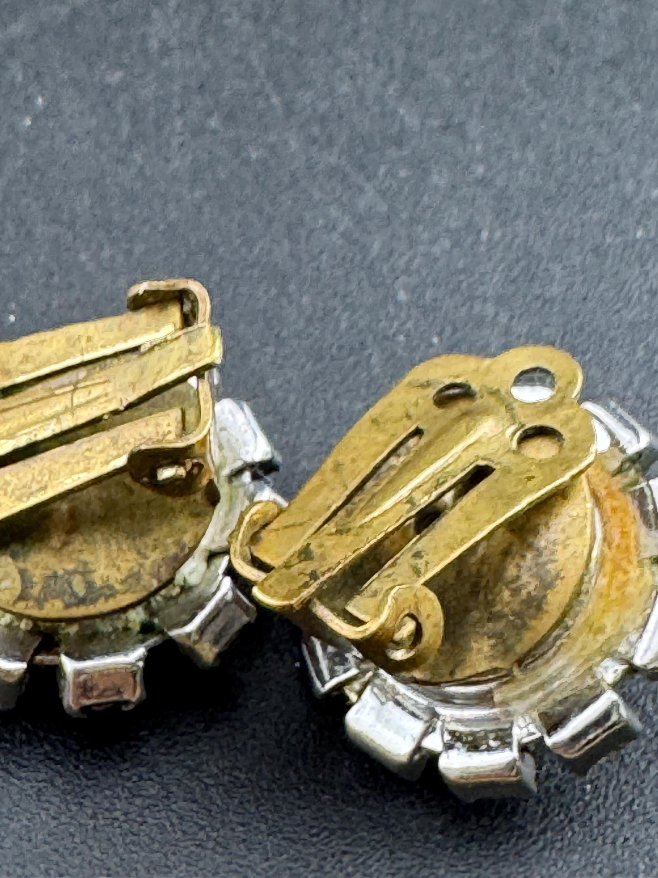 Vintage small round black glass Rhinestone Diamanté Clip On Stud Earrings Mid Century