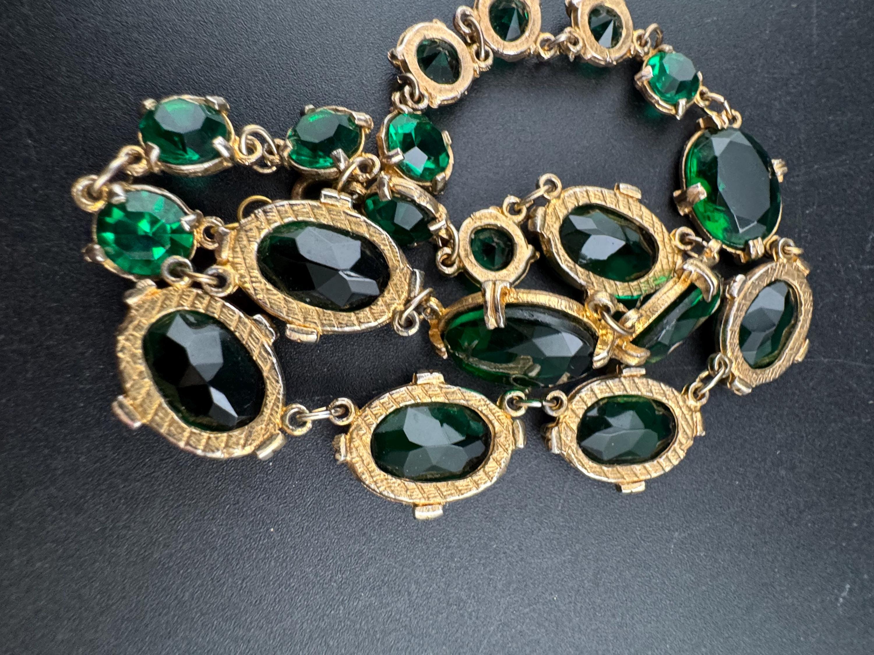 Vintage emerald green chunky glass cabochon necklace, gold tone 1960s