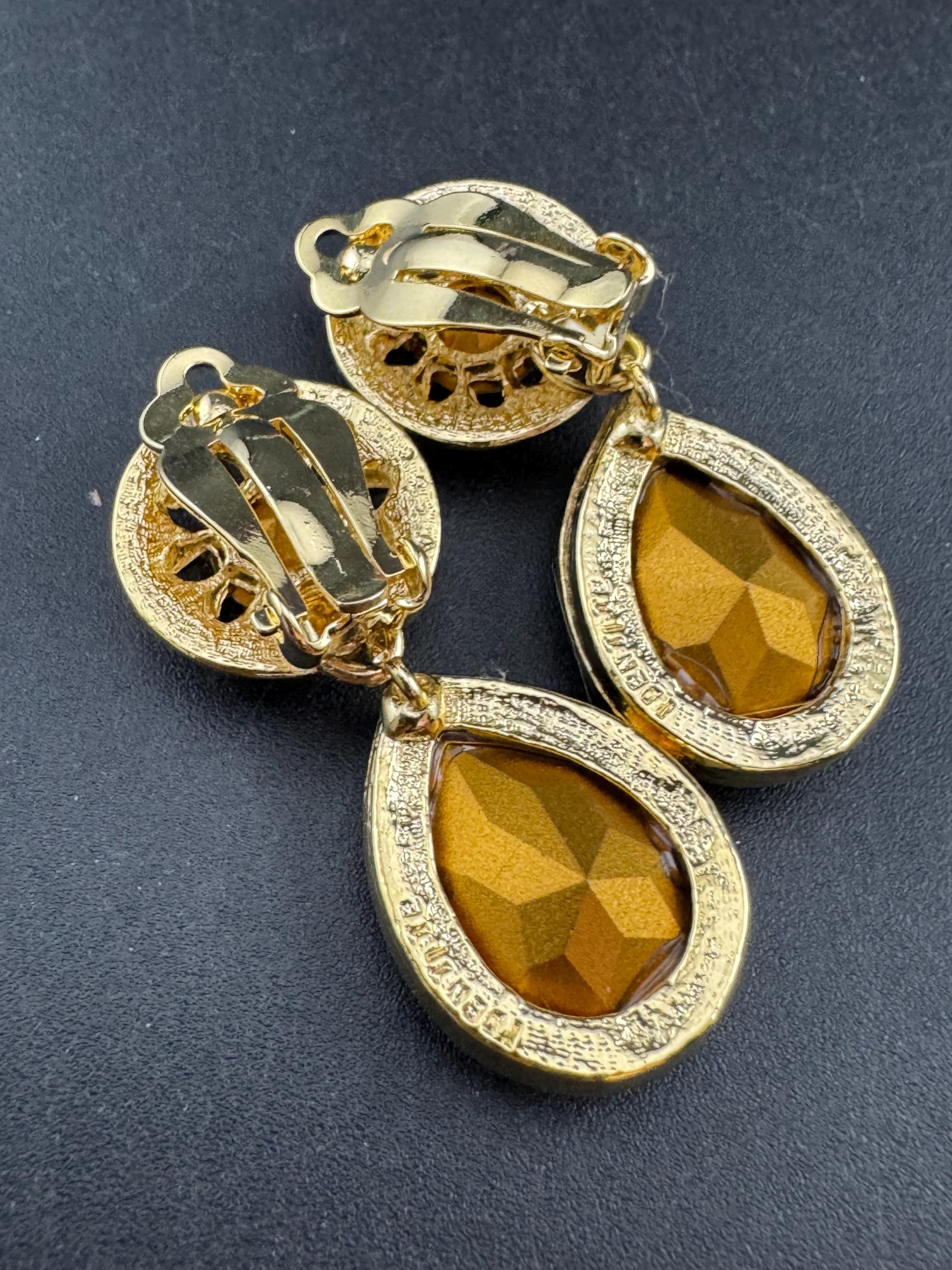 Clear teardrop Crystal clip on dangly Earrings: Swarovski, Gold Tone, 1980s Stock