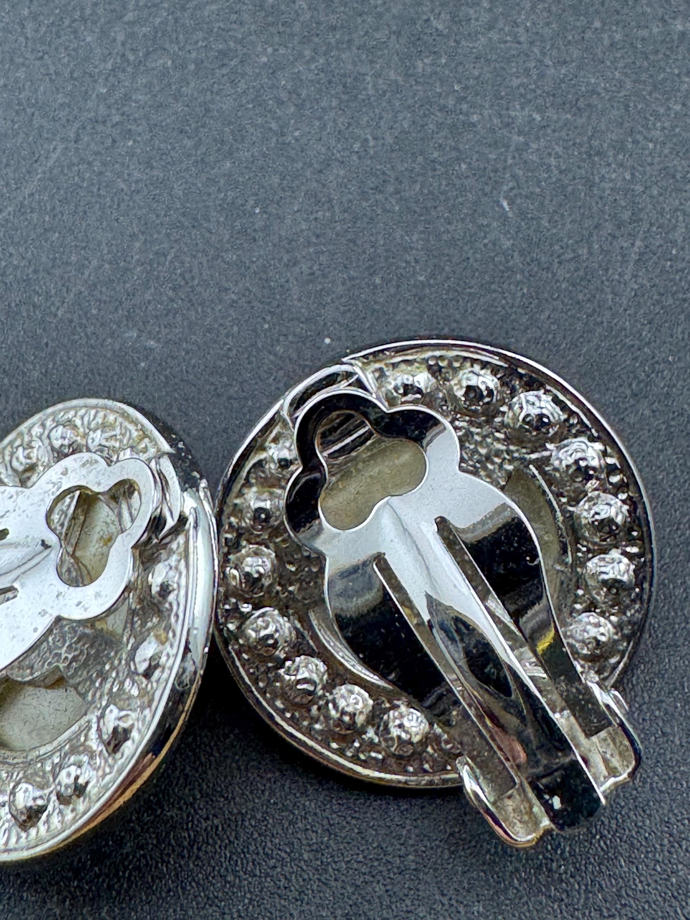 Vintage round Pearl rhinestone diamanté Clip On Stud Earrings, silver tone