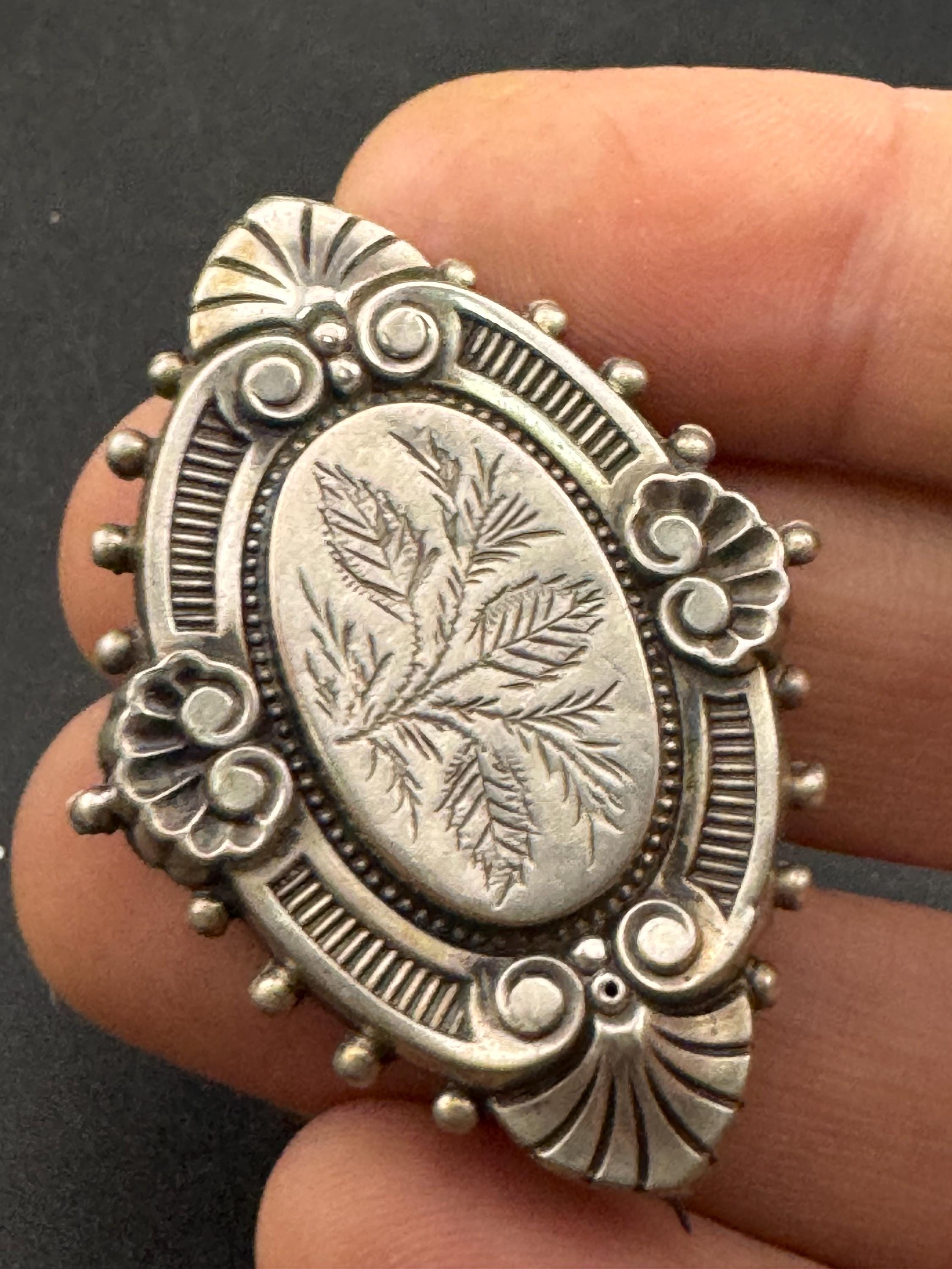 Victorian white metal oval etched mourning brooch, aesthetic period