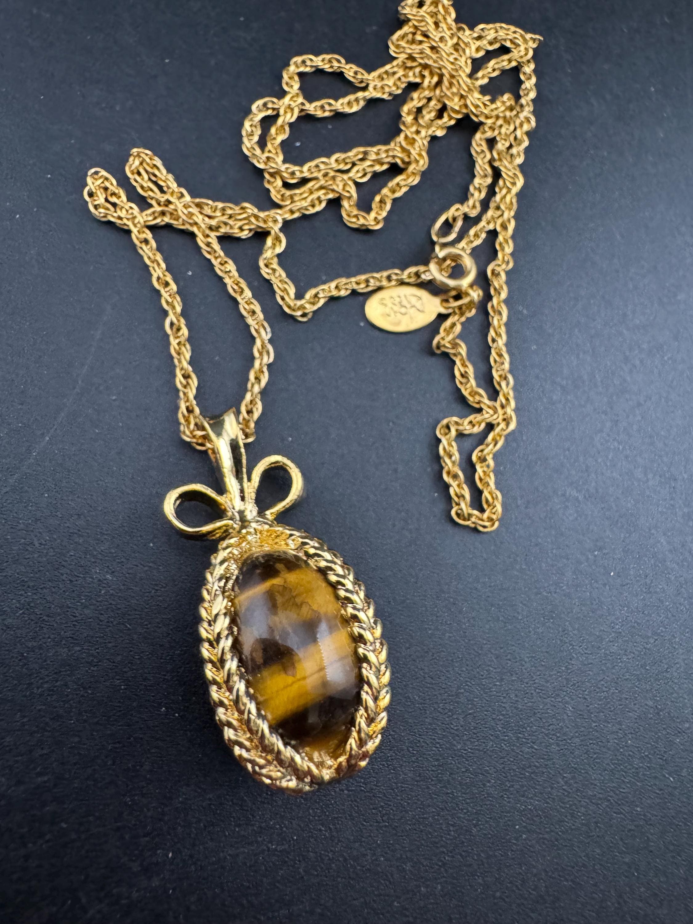 Signed Joan rivers tigerseye egg pendant necklace, gold plated