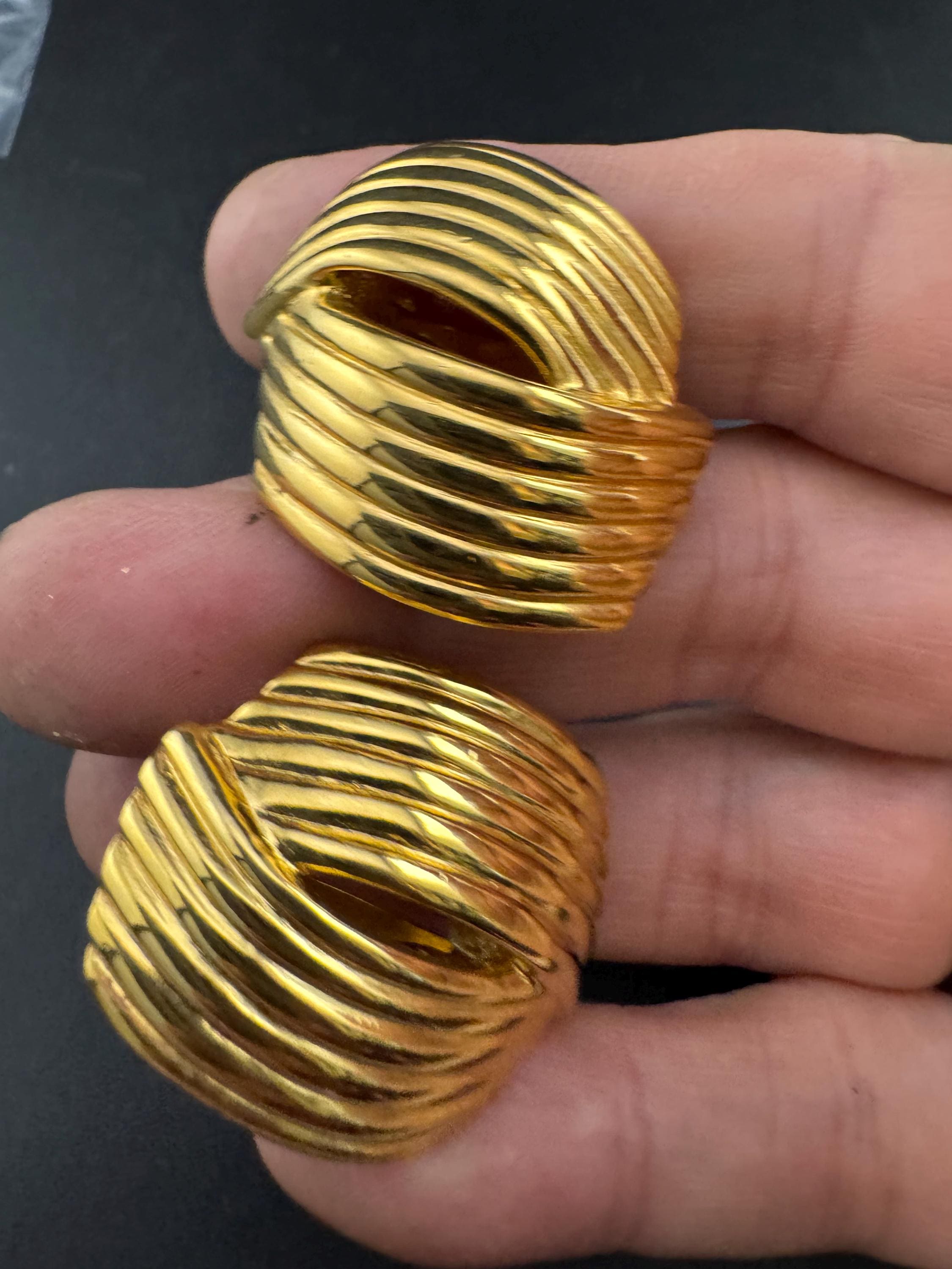 Joan rivers oversized gold plated clip on earrings