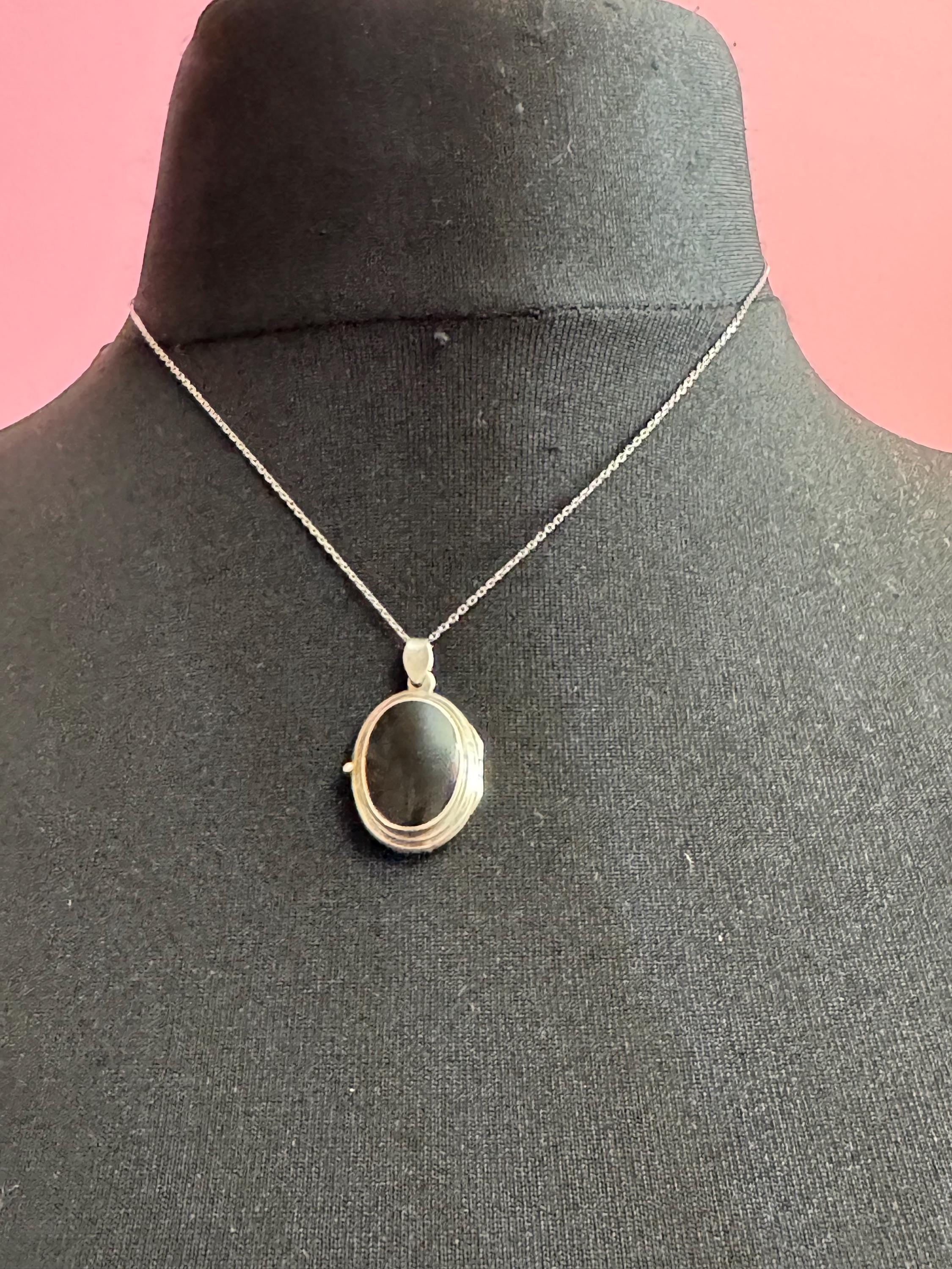 Onyx or black enamel 925 sterling silver Vintage Locket , Photo keepsake Locket