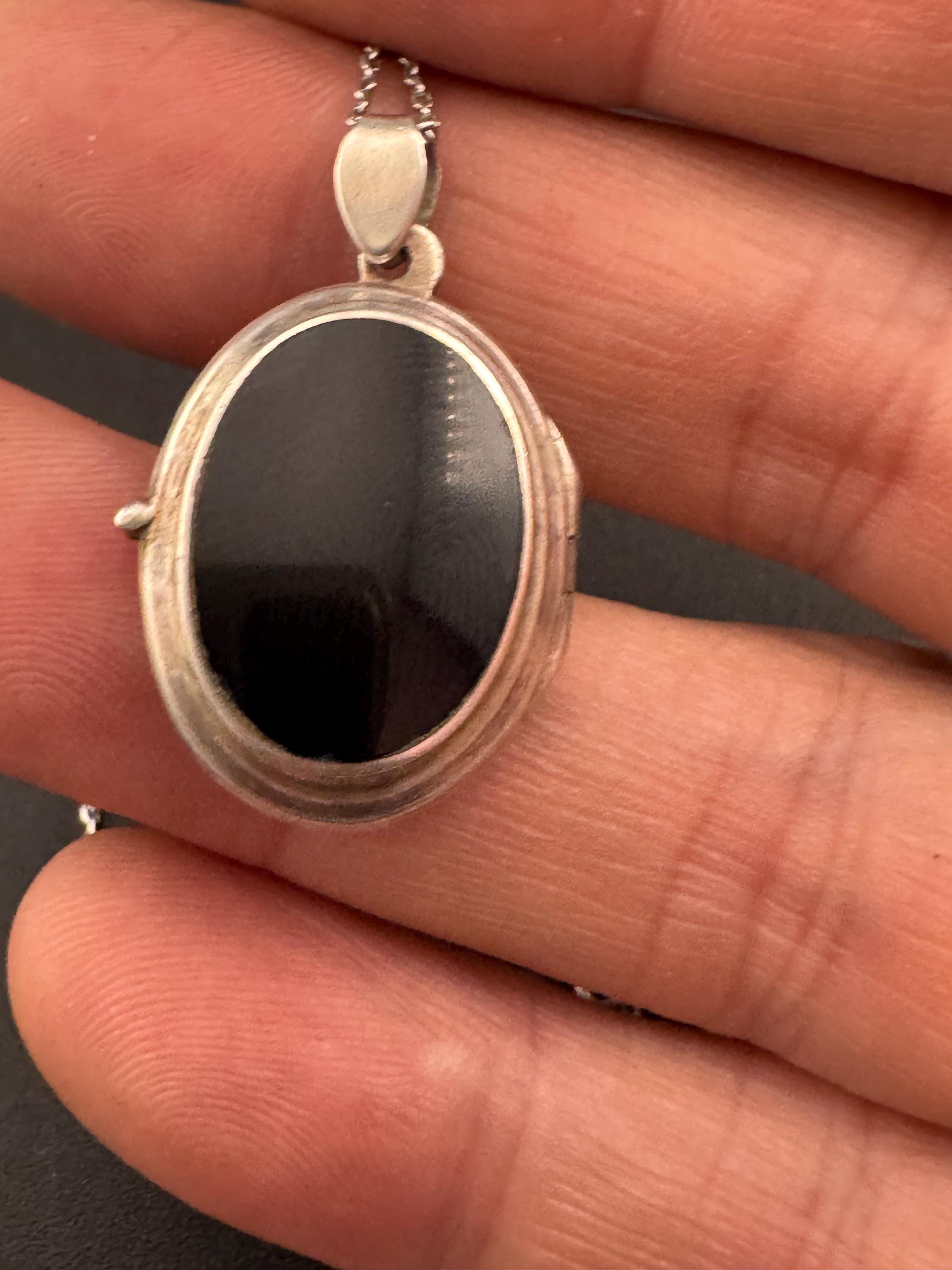 Onyx or black enamel 925 sterling silver Vintage Locket , Photo keepsake Locket
