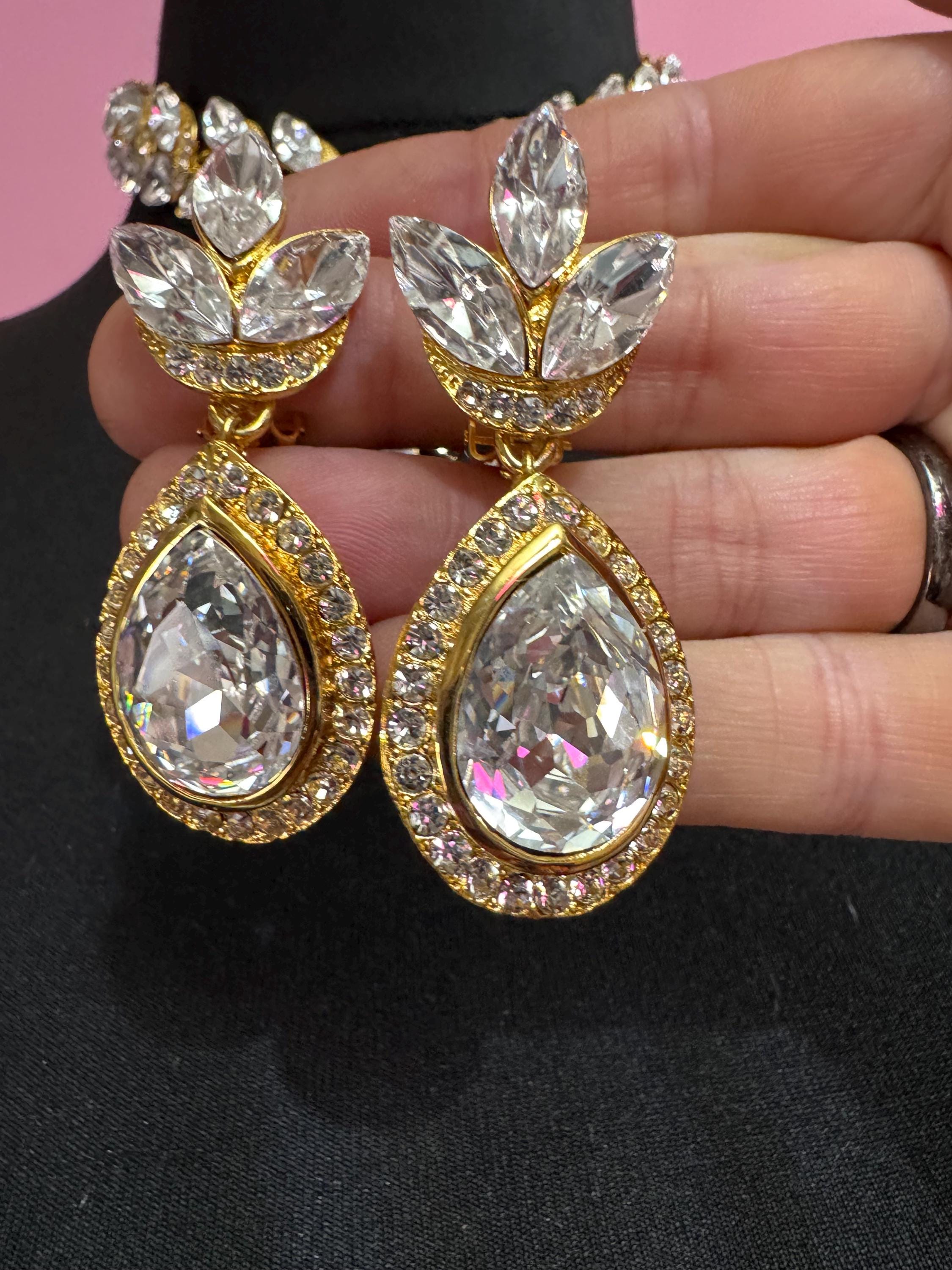 Vintage clear Swarovski crystal jewellery set, necklace,bracelet and clip on earrings.