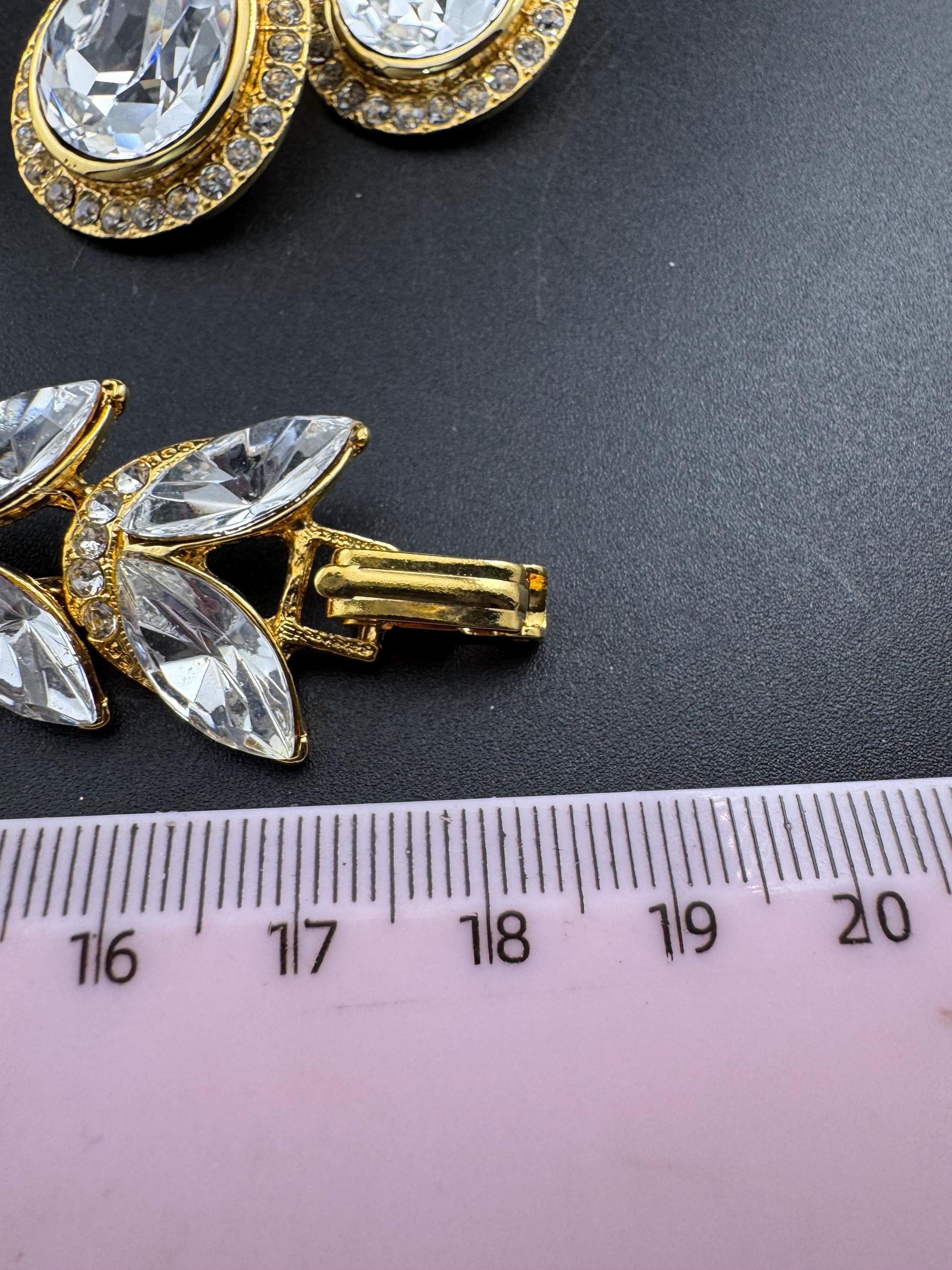 Vintage clear Swarovski crystal jewellery set, necklace,bracelet and clip on earrings.