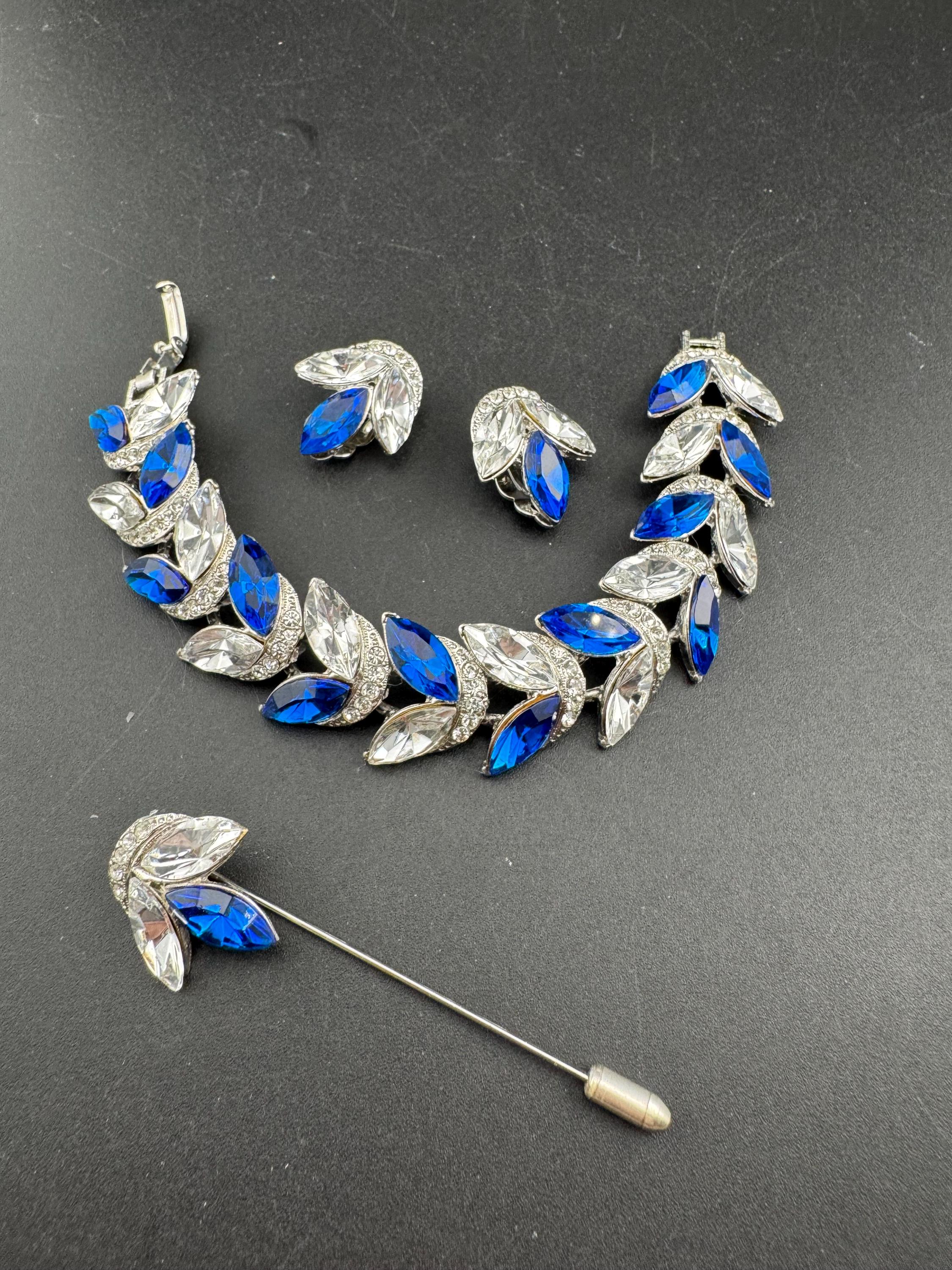 Vintage sapphire BLUE Swarovski crystal jewellery set, stick pin, bracelet and clip on earrings.