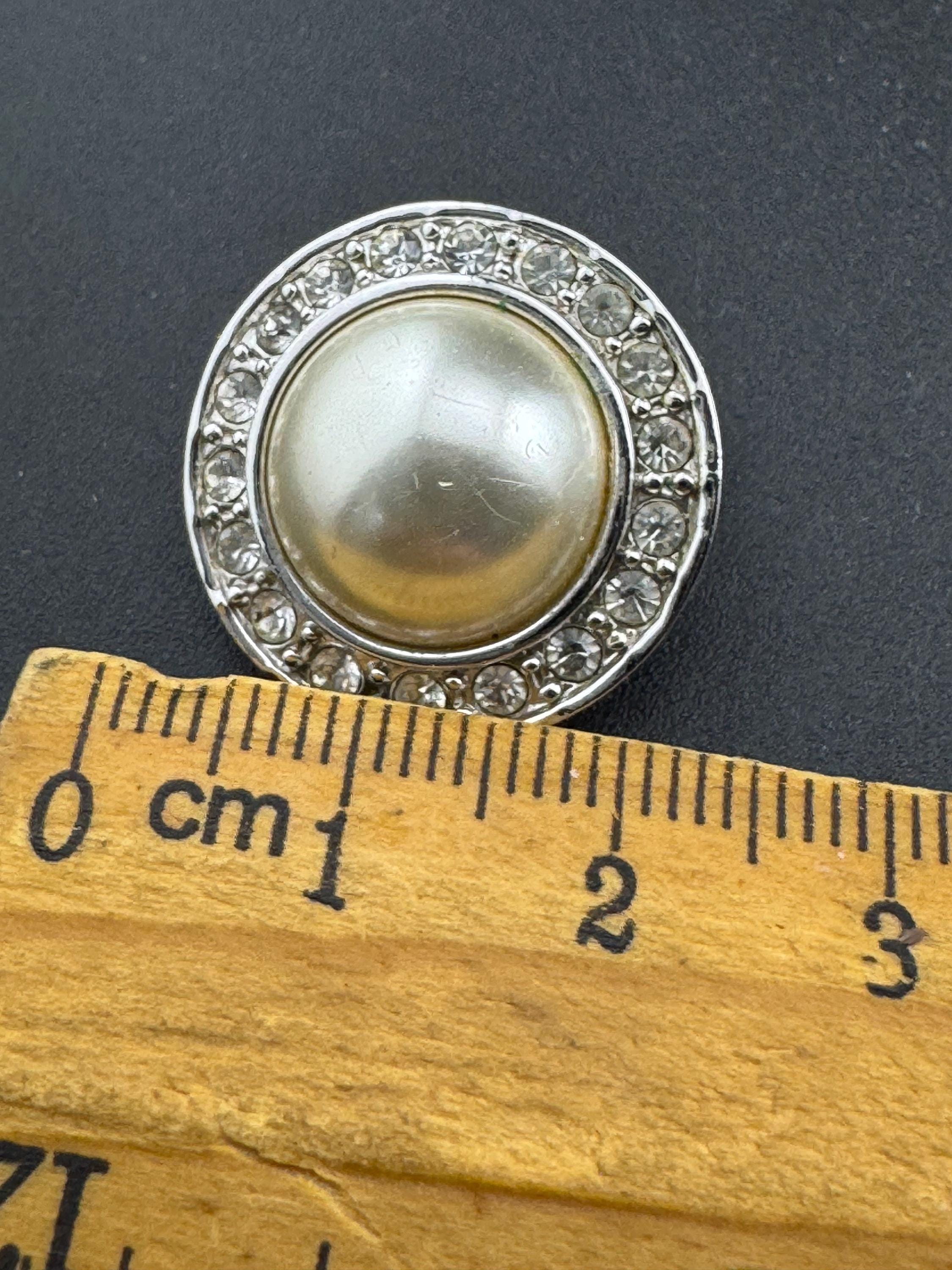 Vintage round Pearl rhinestone diamanté Clip On Stud Earrings, silver tone