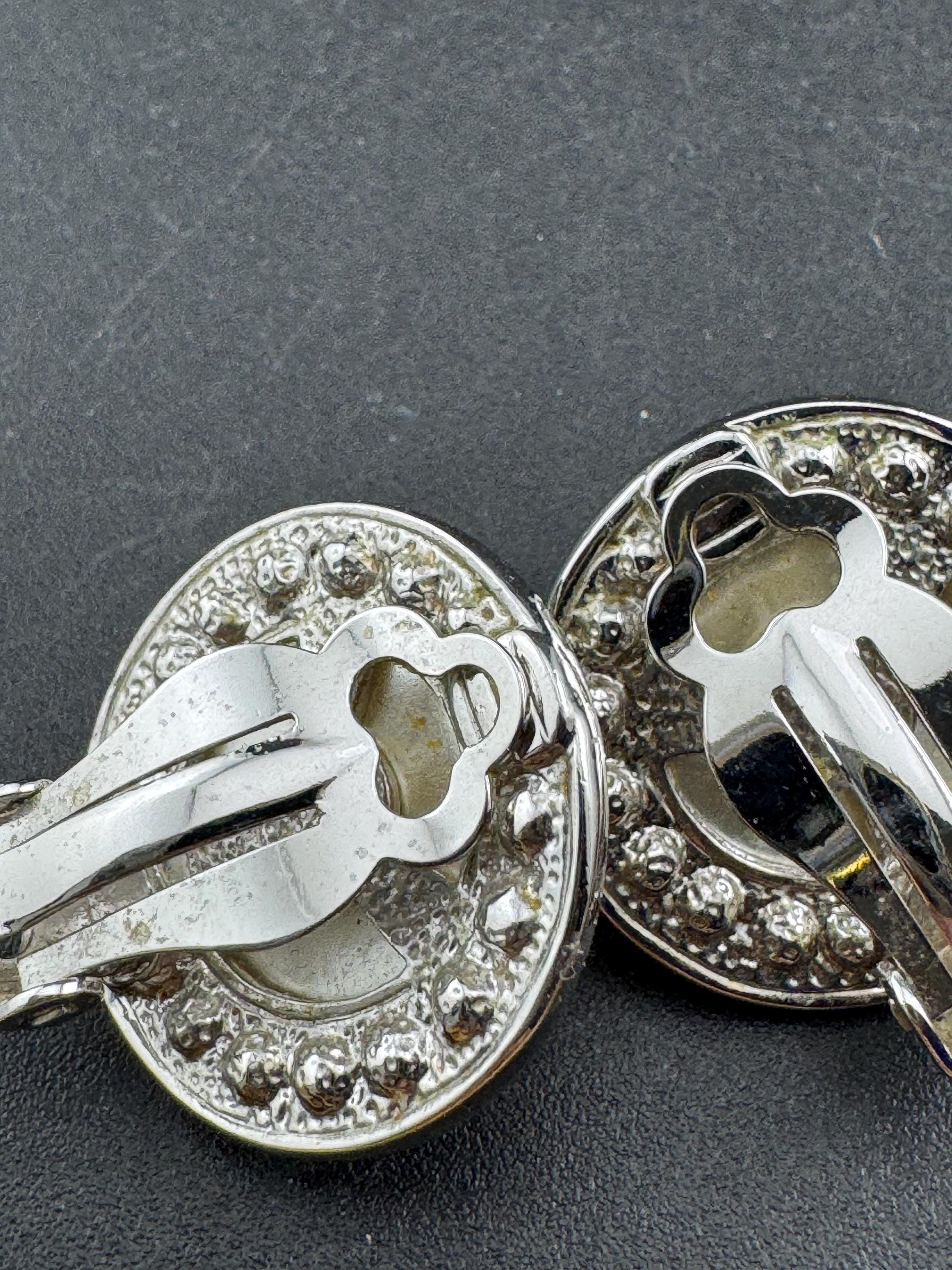 Vintage round Pearl rhinestone diamanté Clip On Stud Earrings, silver tone