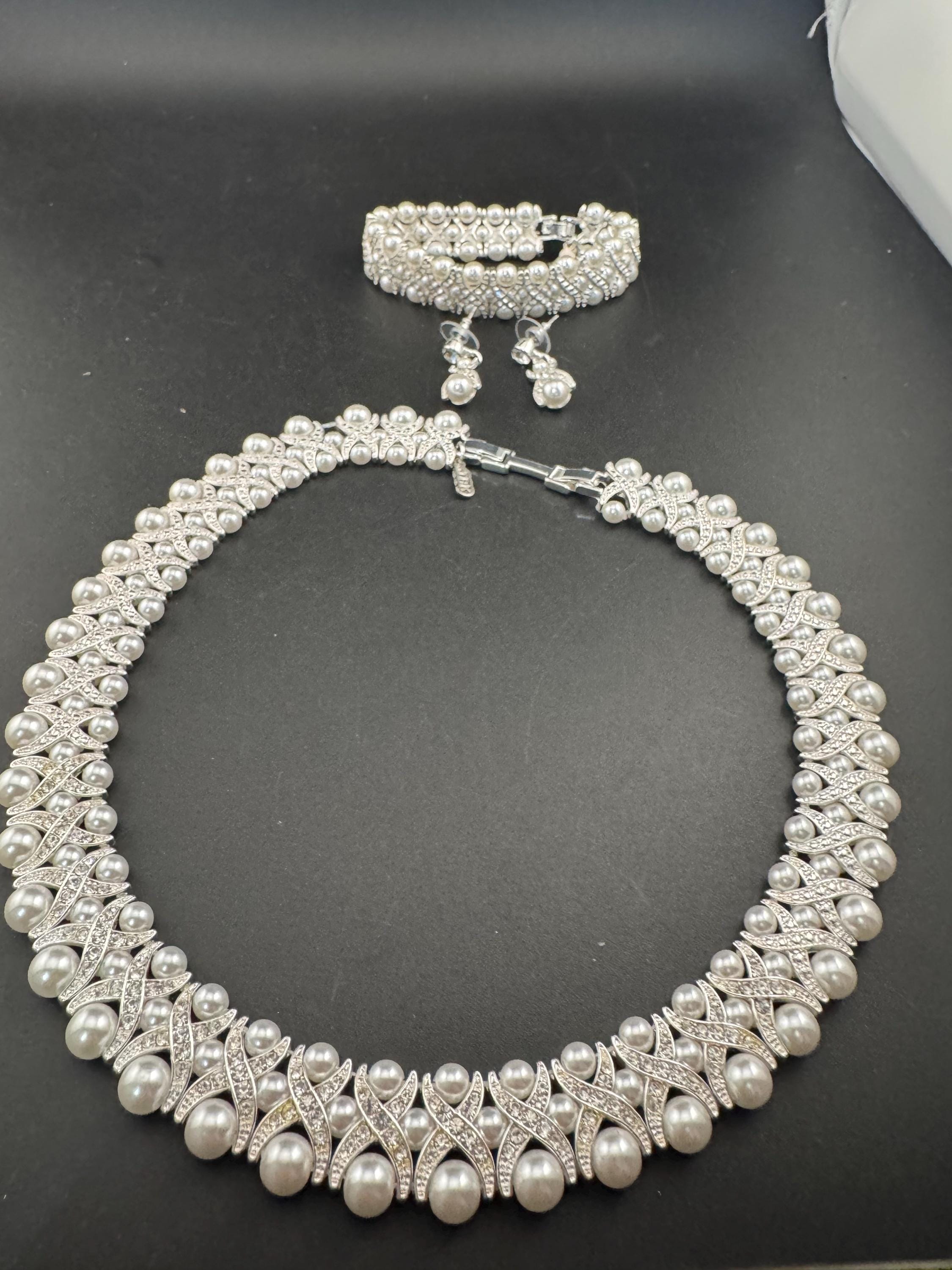 Vintage JBK Rhinestone and pearl jewelry set: Necklace bracelet and Earrings