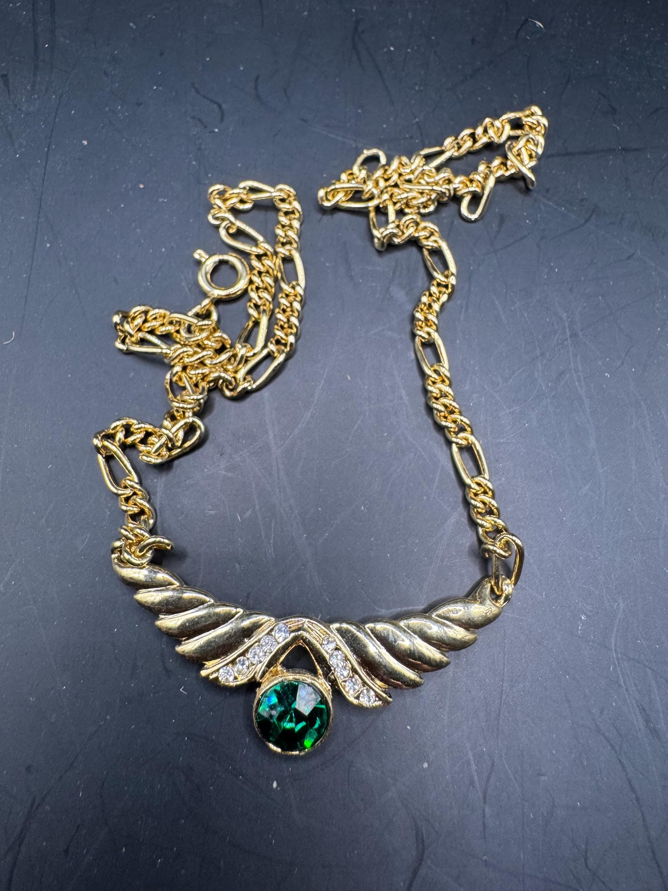 Gold Tone Figaro Chain emerald Necklace: Green Rhinestone