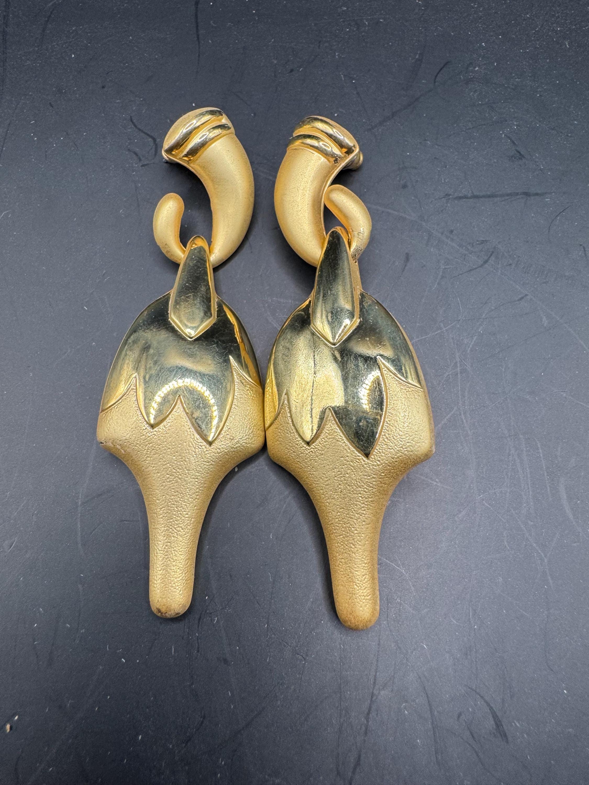 Matt gold Etruscan dangly drop disc earrings for pierced ears