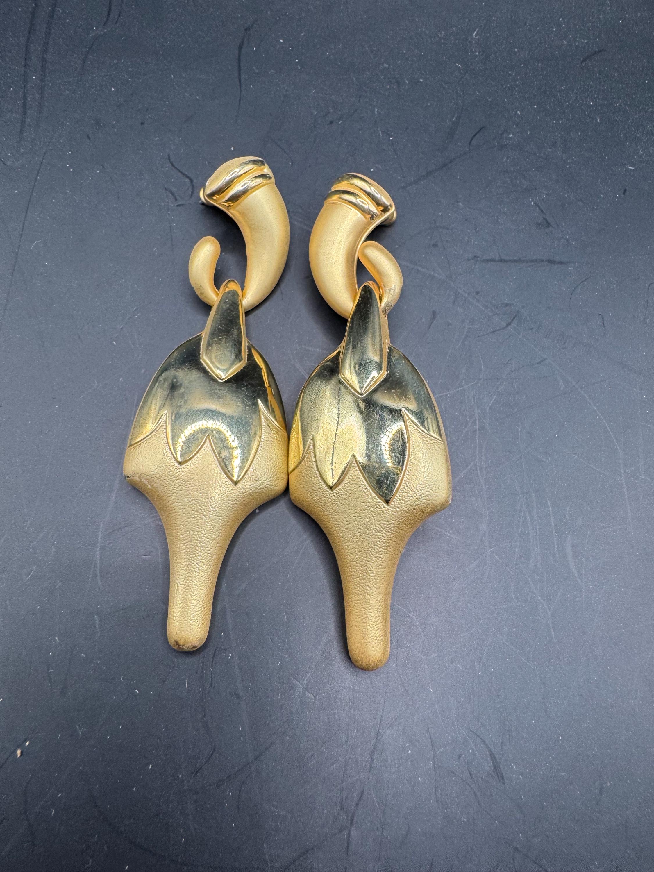 Matt gold Etruscan dangly drop disc earrings for pierced ears